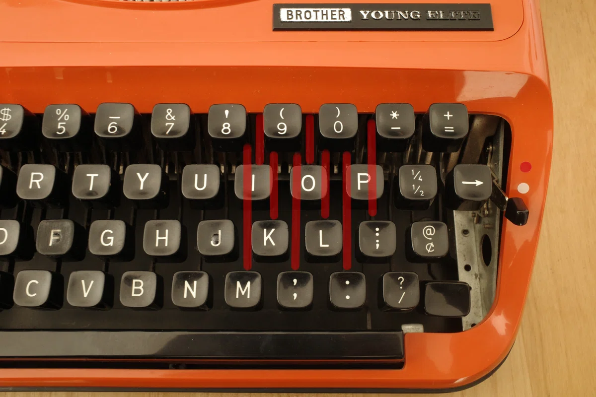 中古タイプライターを買ったらキーボードの疑問がぜんぶ解けた｜翔泳社 