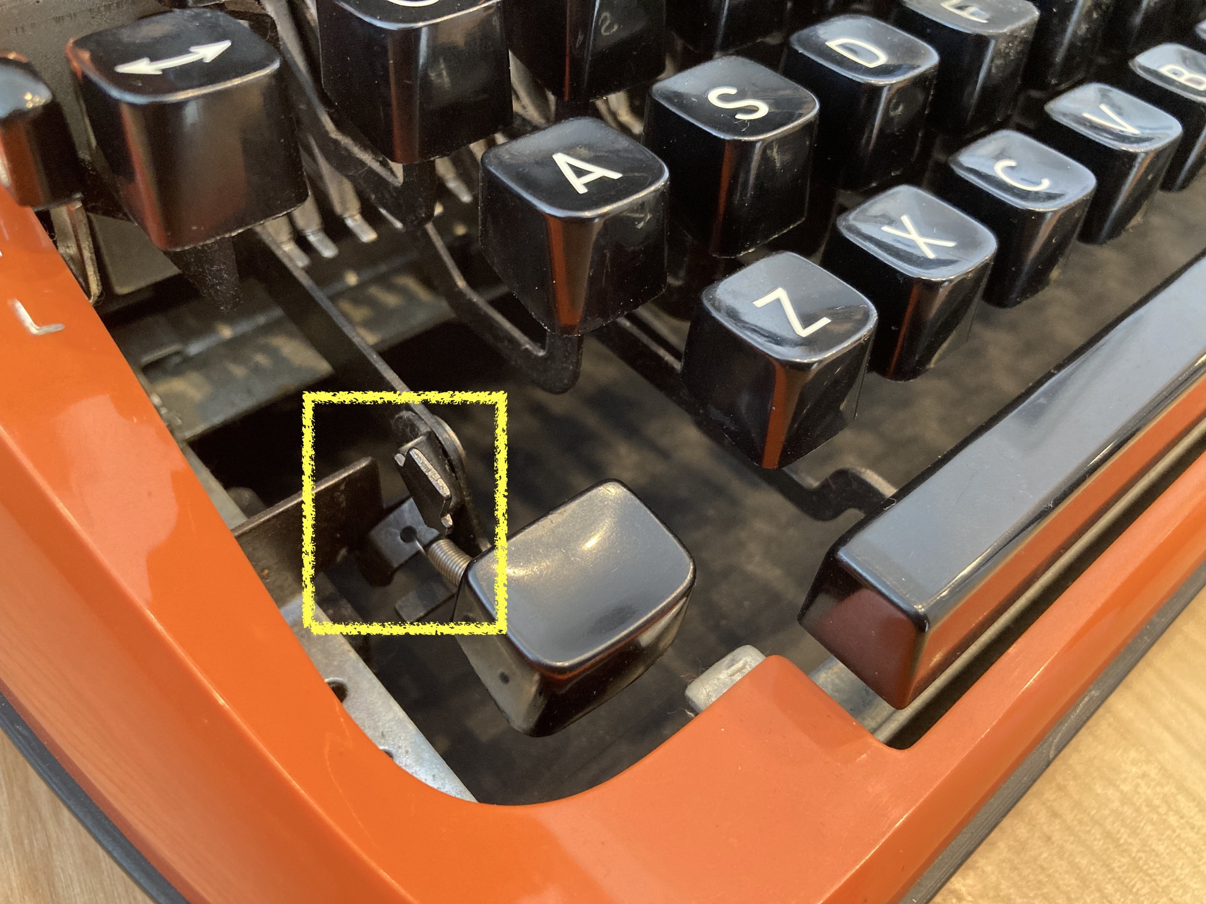 中古タイプライターを買ったらキーボードの疑問がぜんぶ解けた｜翔泳社