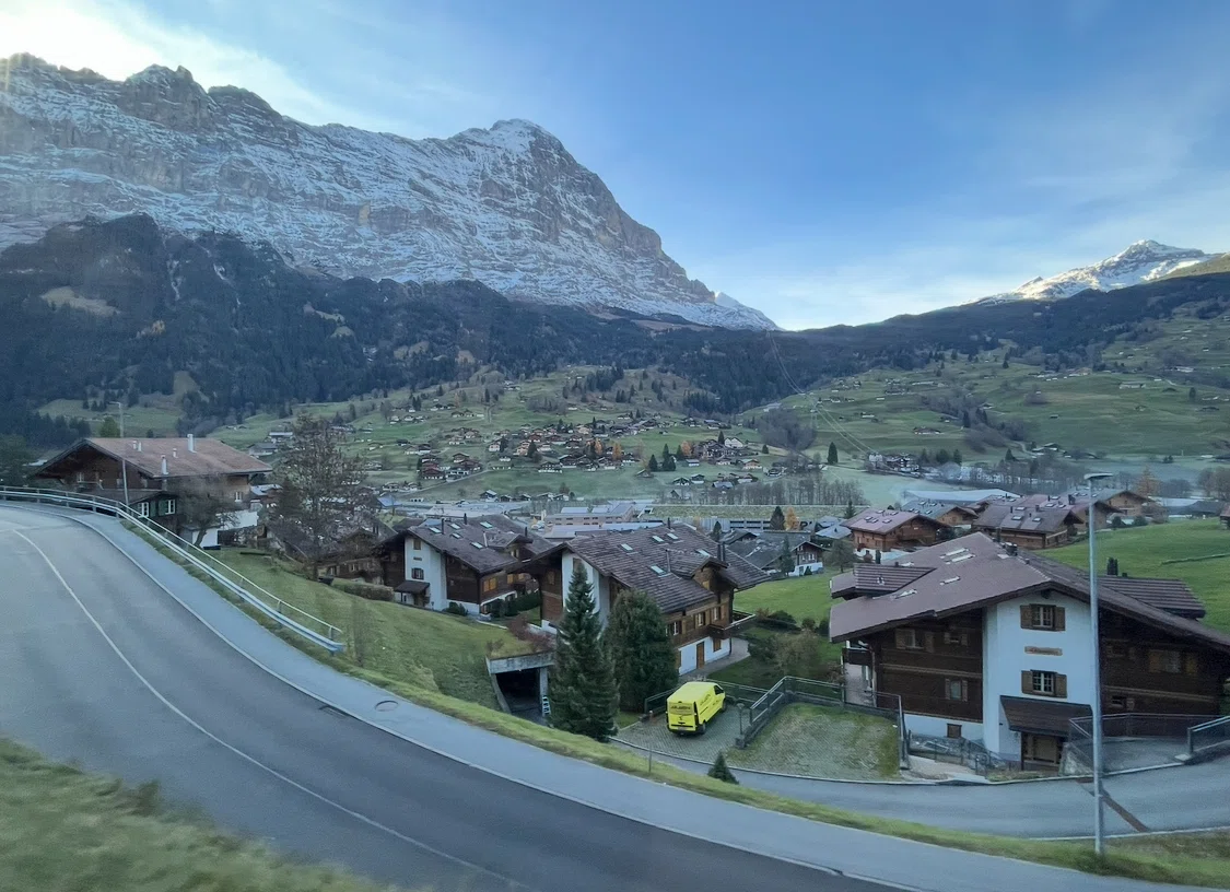 スイス生活38日目：グリンデルワルド（Grindelwald)の山の大きさに慄