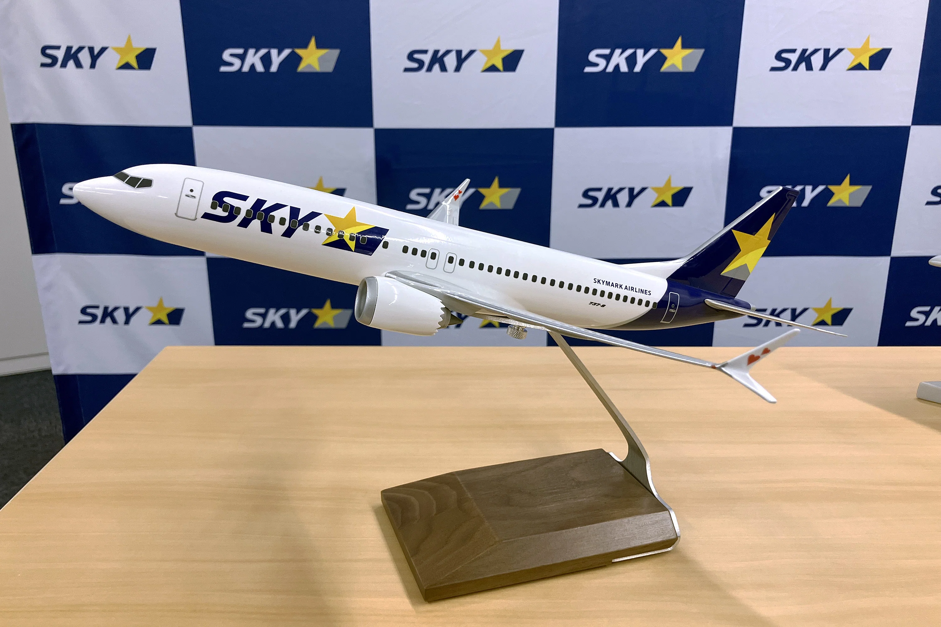 スカイマーク、737-8の新カラーリング｜航空ファン編集部