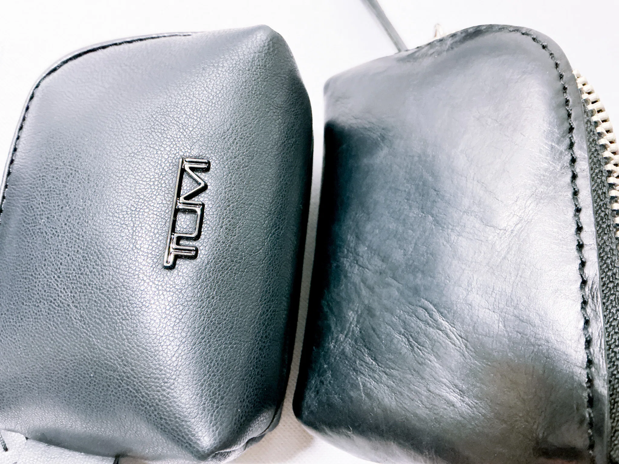 TUMI】レザー製の「エクストラ・スモール・ポーチ」を手に入れたので