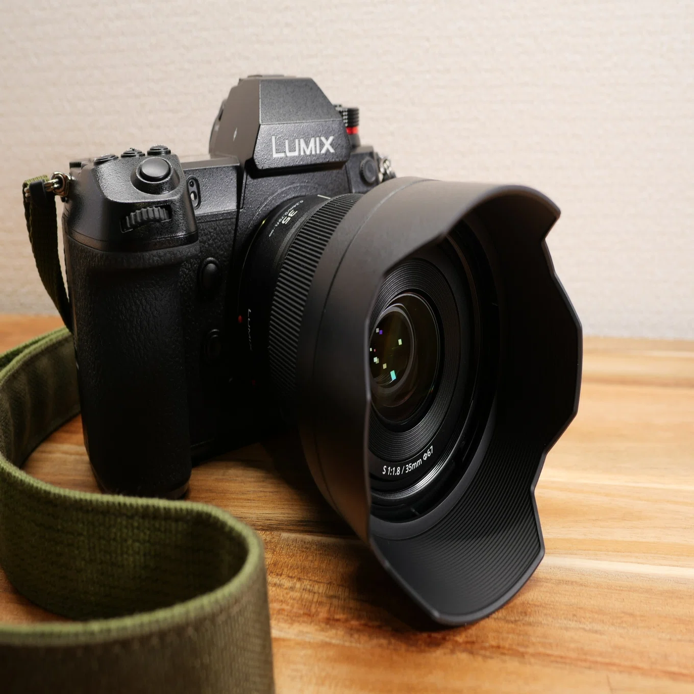 カメラ機材】LUMIX S 35mm F1.8 見た目の話｜tmk 39r
