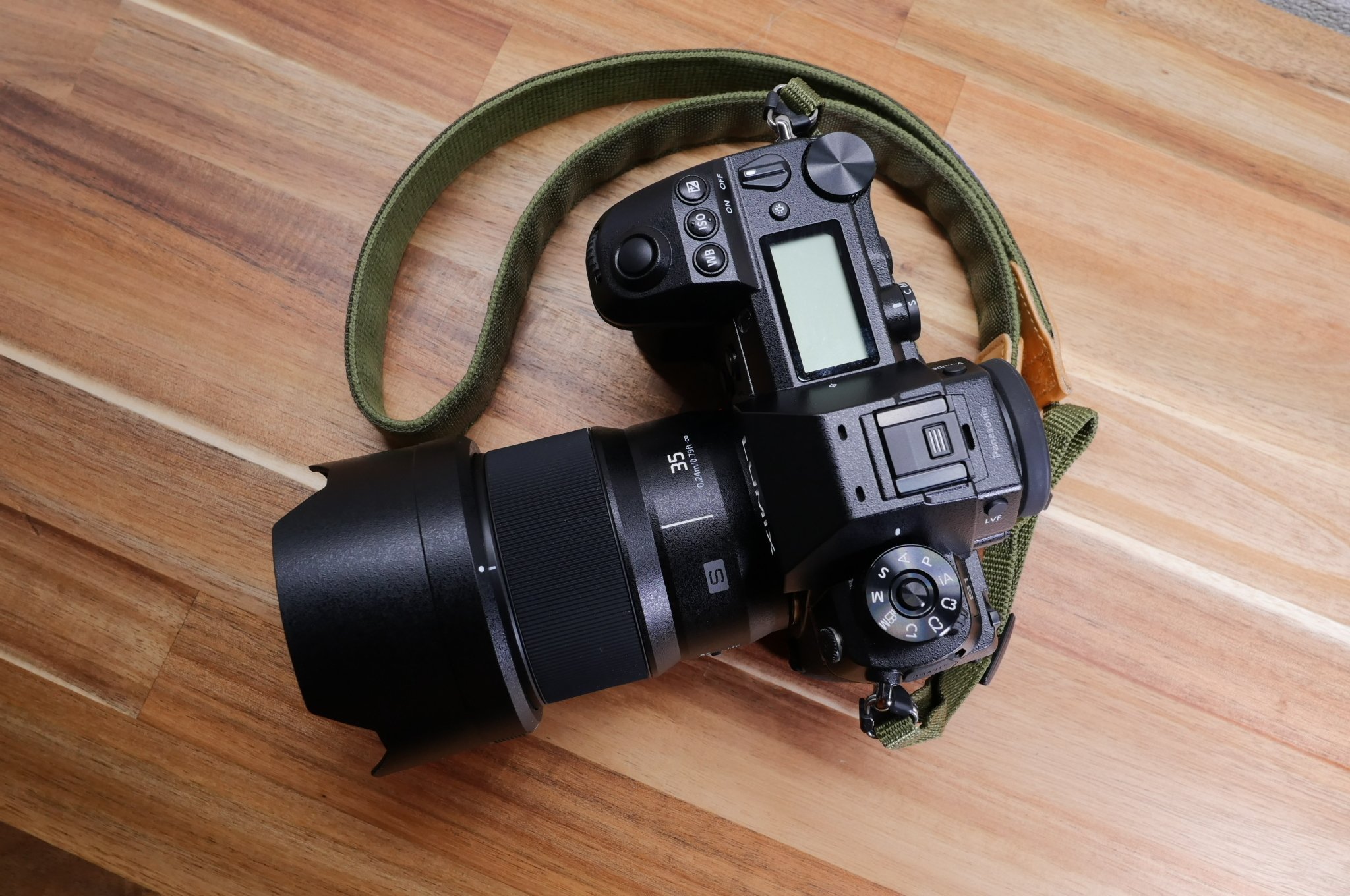 カメラ機材】LUMIX S 35mm F1.8 見た目の話｜tmk 39r