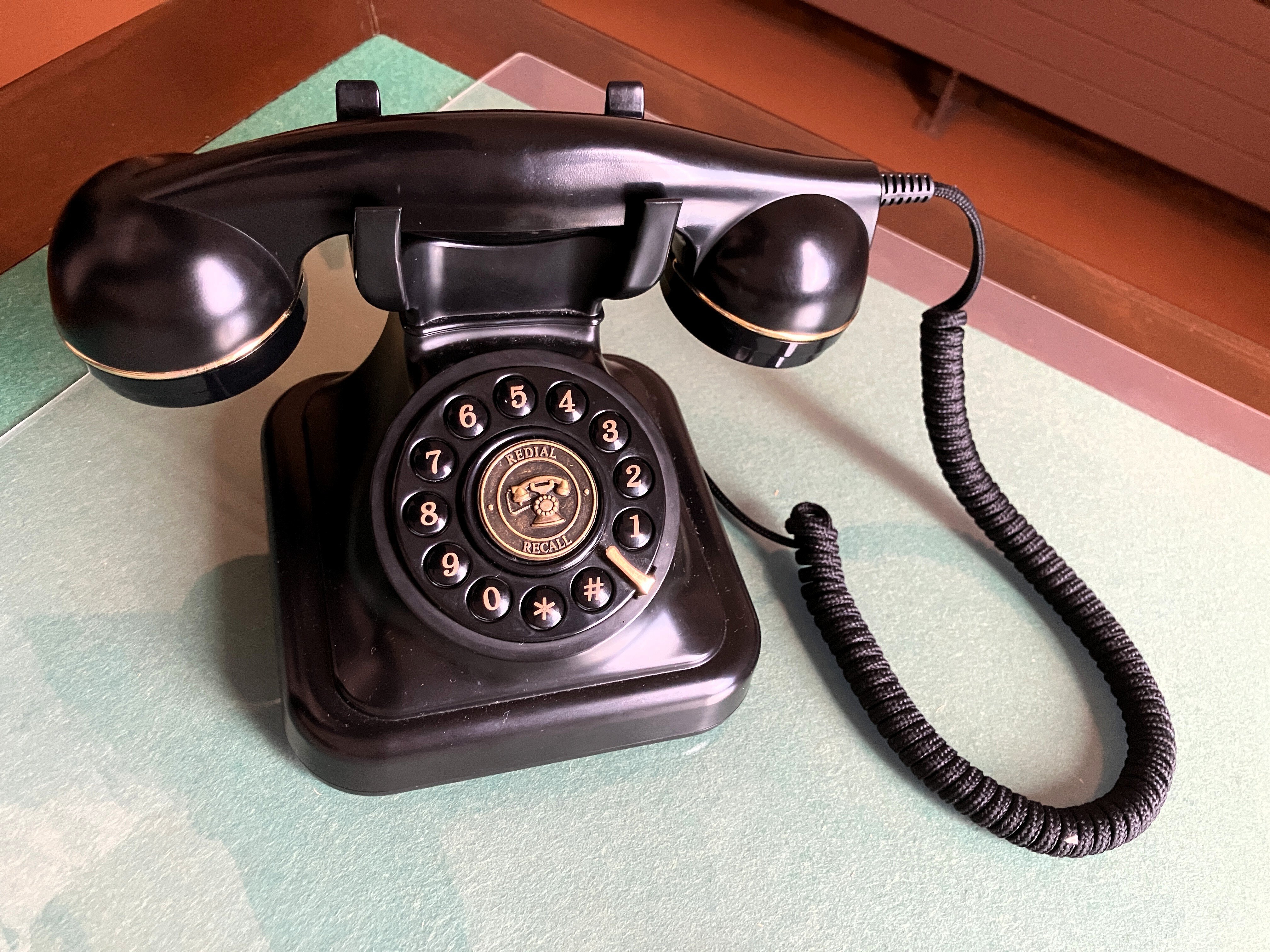 電話創業の日】12月16日、声が“線”になった日。電信からスマホまで