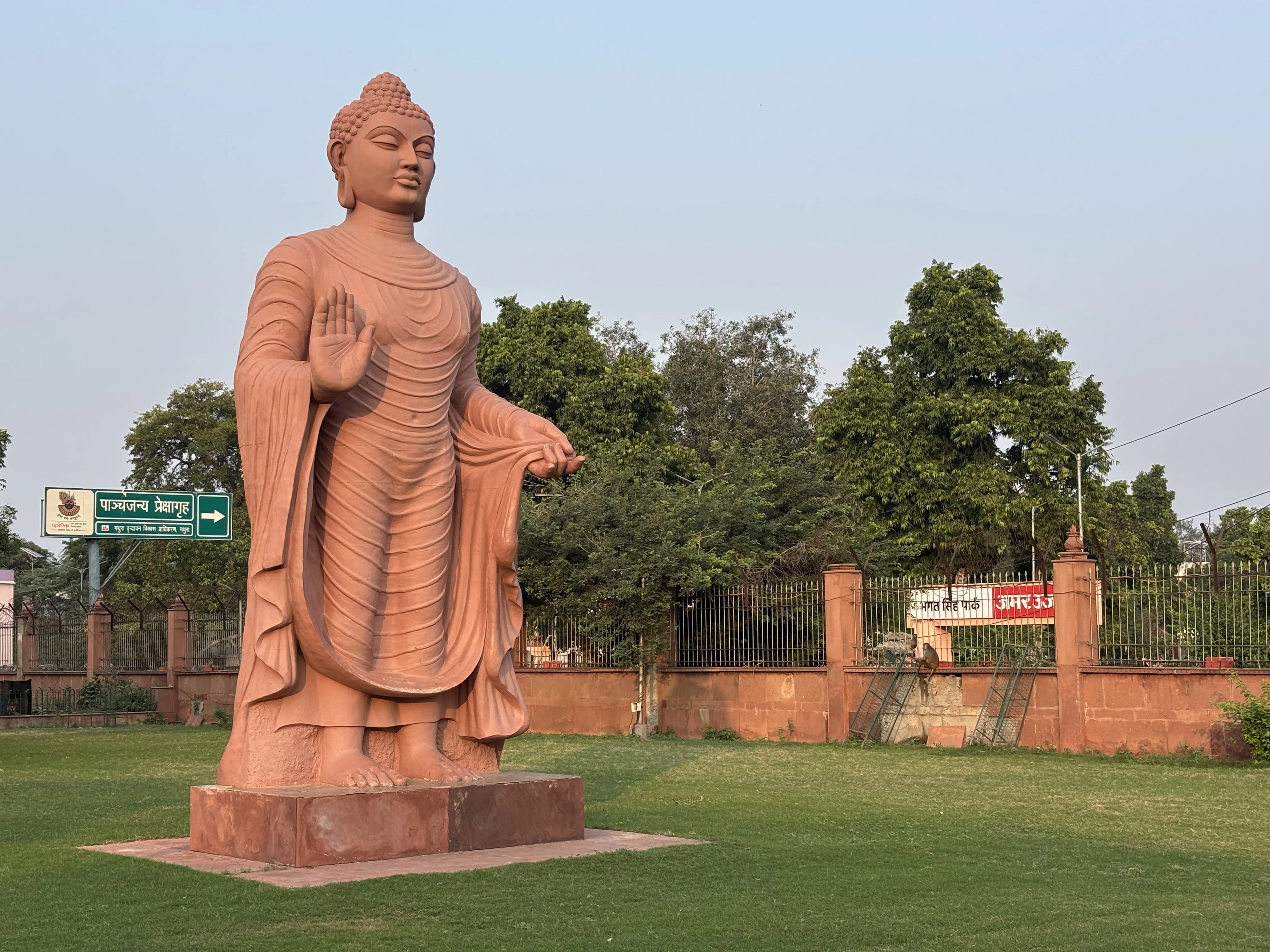 【希少】インド　マトゥラー石像　サンホル仏教考古学博物館　クシャーン朝　1985 マトゥラー博物館 2025｜Naoto