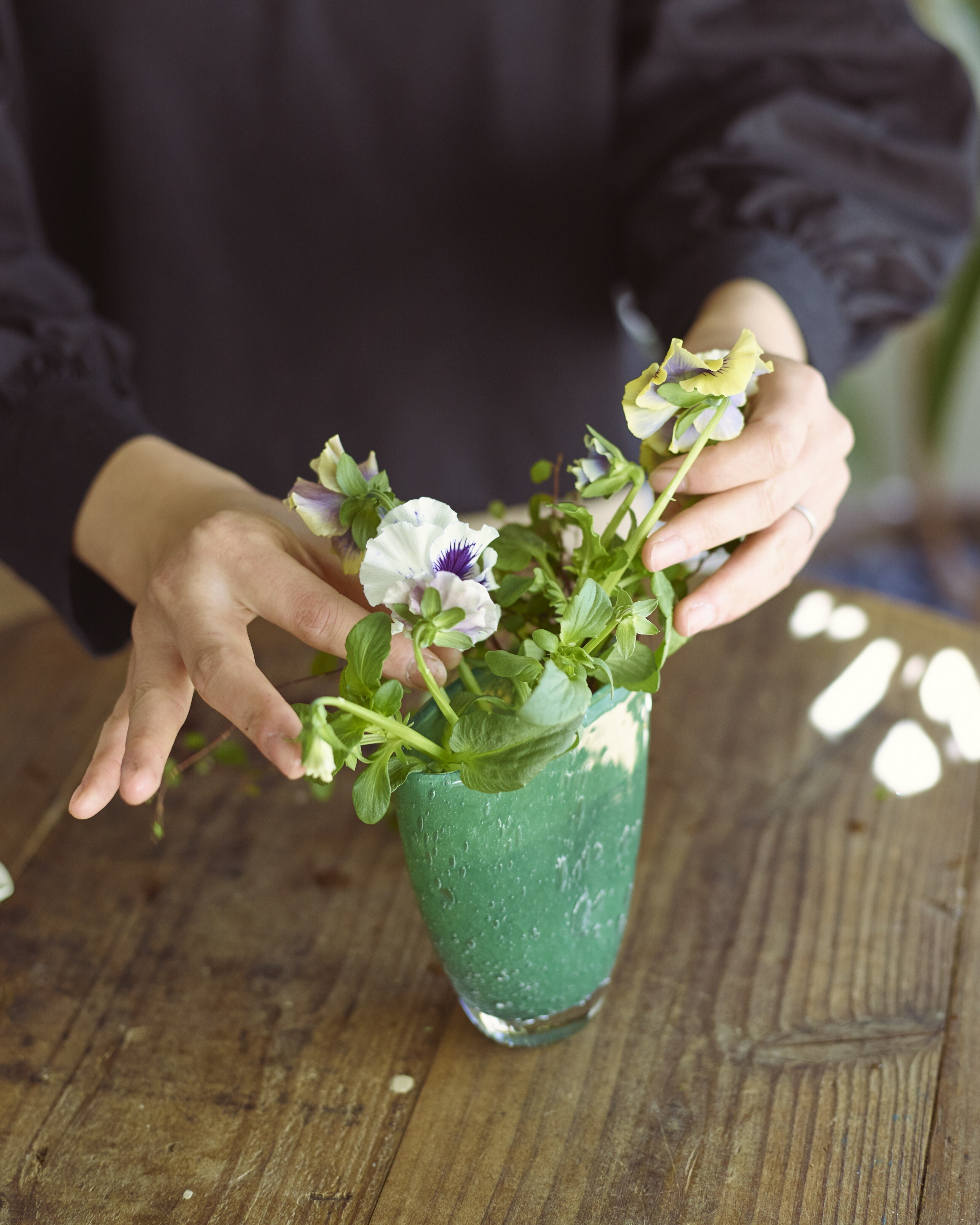 ONE FLOWER ONE GREEN｜パンジー × ワイヤープランツ｜FLOWER VASE