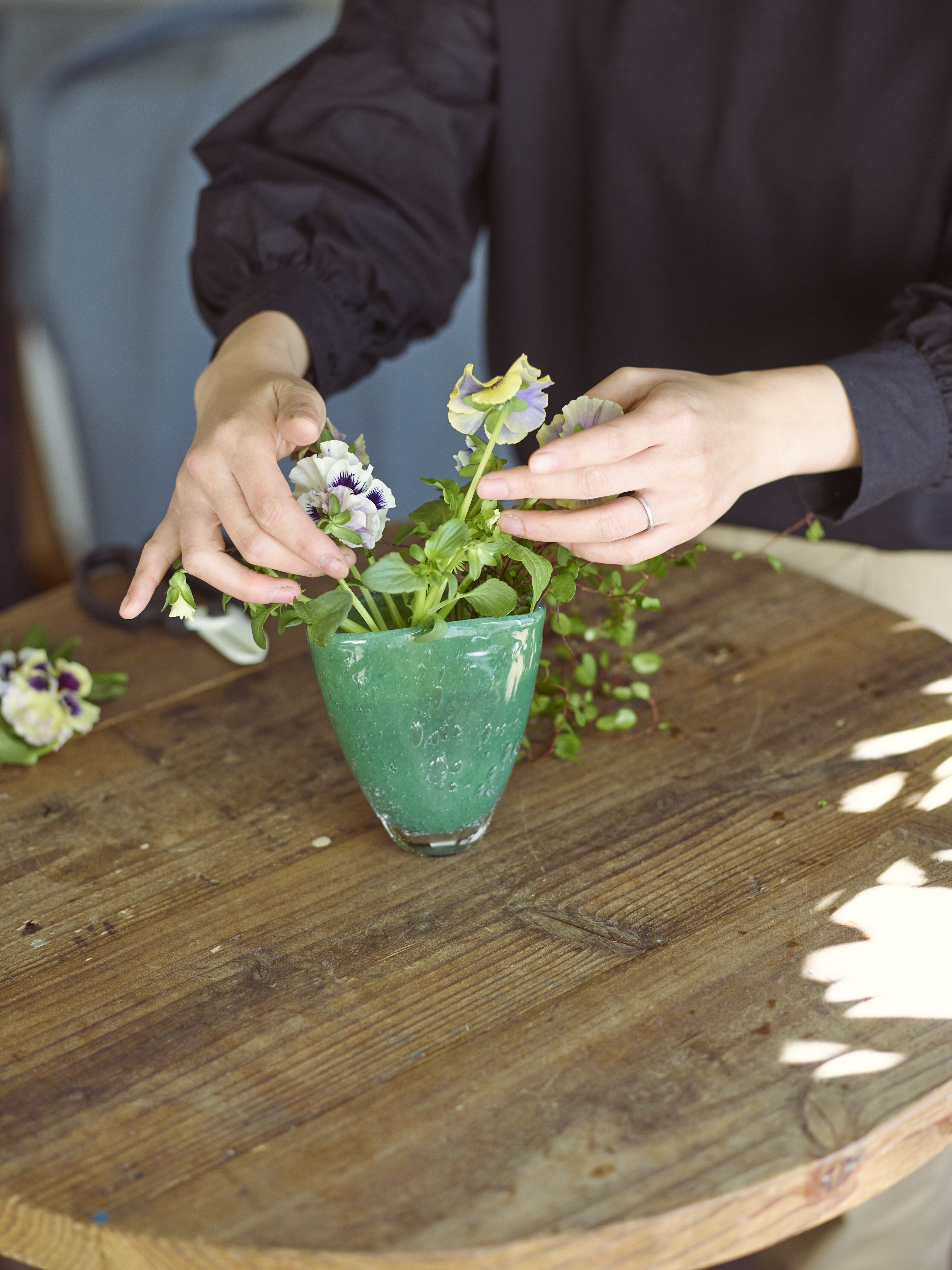 ONE FLOWER ONE GREEN｜パンジー × ワイヤープランツ｜FLOWER VASE