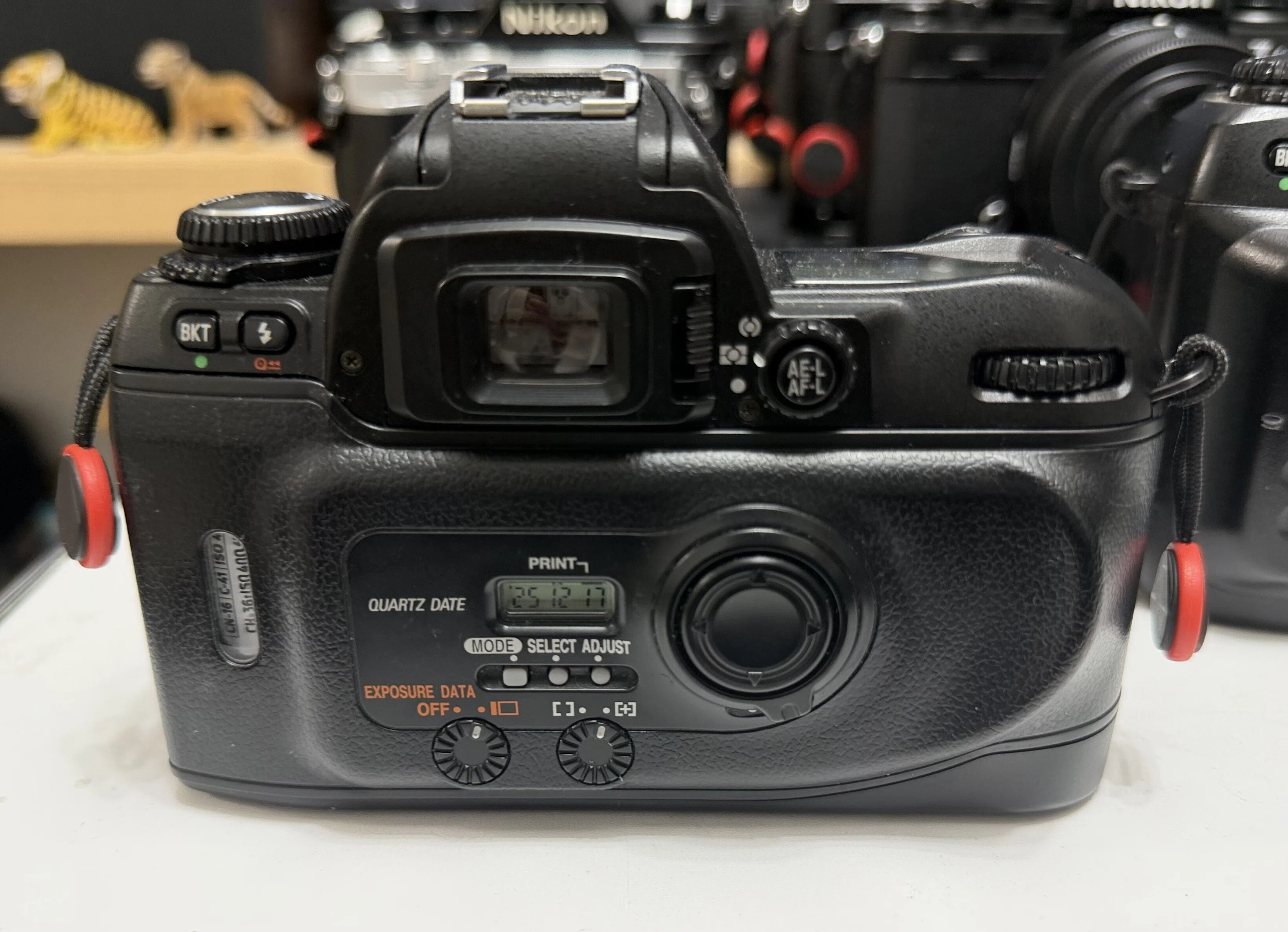 Nikon F80とD100】デジカメ黎明期｜jaguar