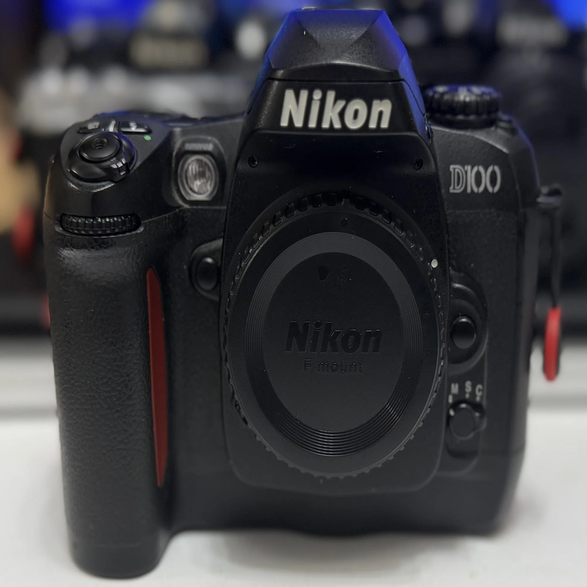 Nikon F80とD100】デジカメ黎明期｜jaguar