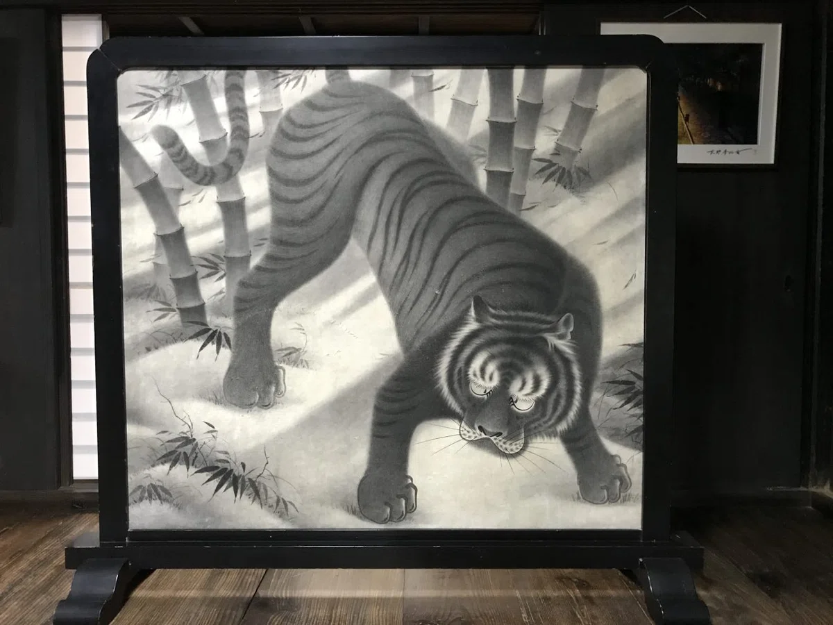 10）「藤井湧泉展――水墨雲龍・極彩猫虎」秋丸知貴評｜秋丸 知貴