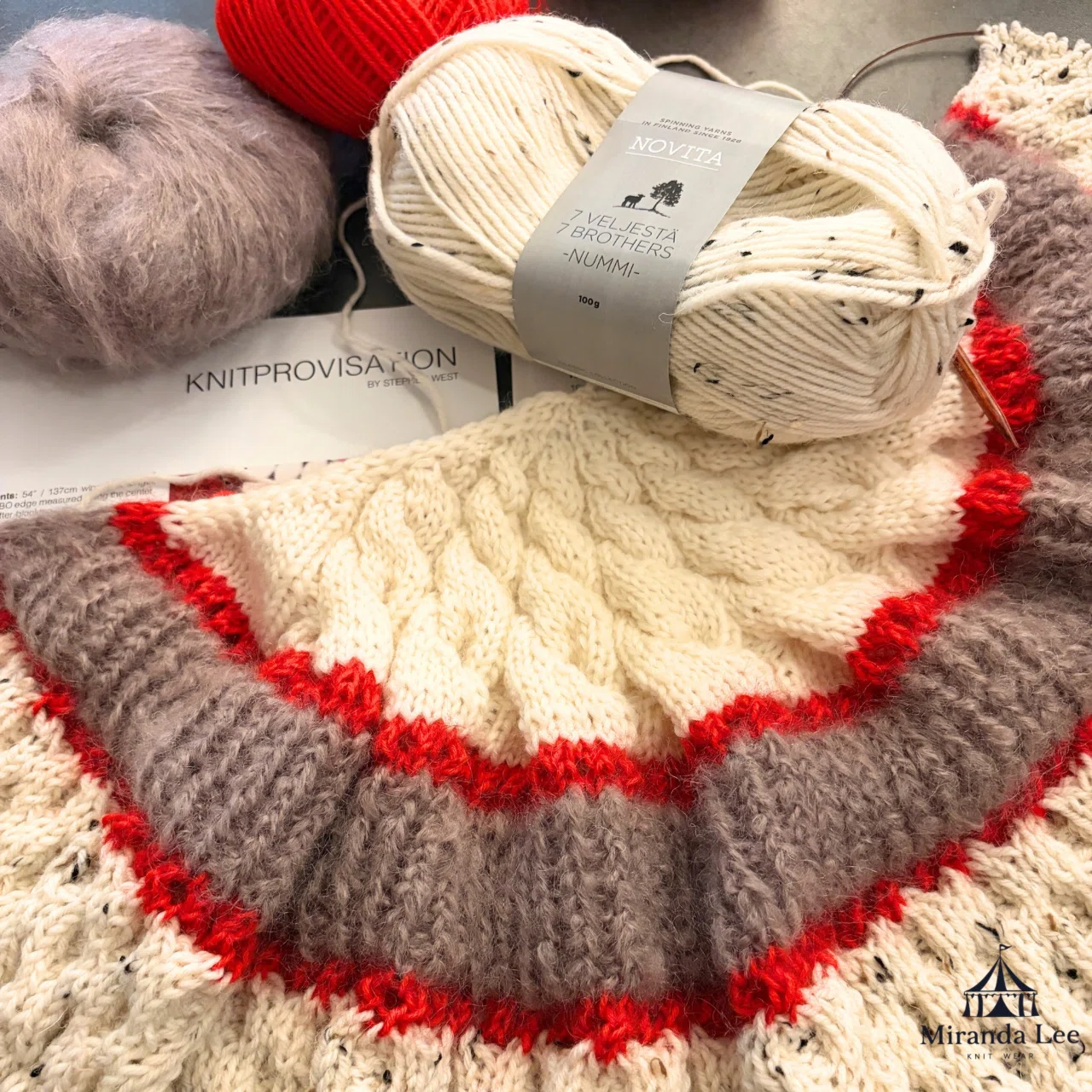白×赤って、かわいいが渋滞している｜KNITPROVISATION Shawl｜Miranda