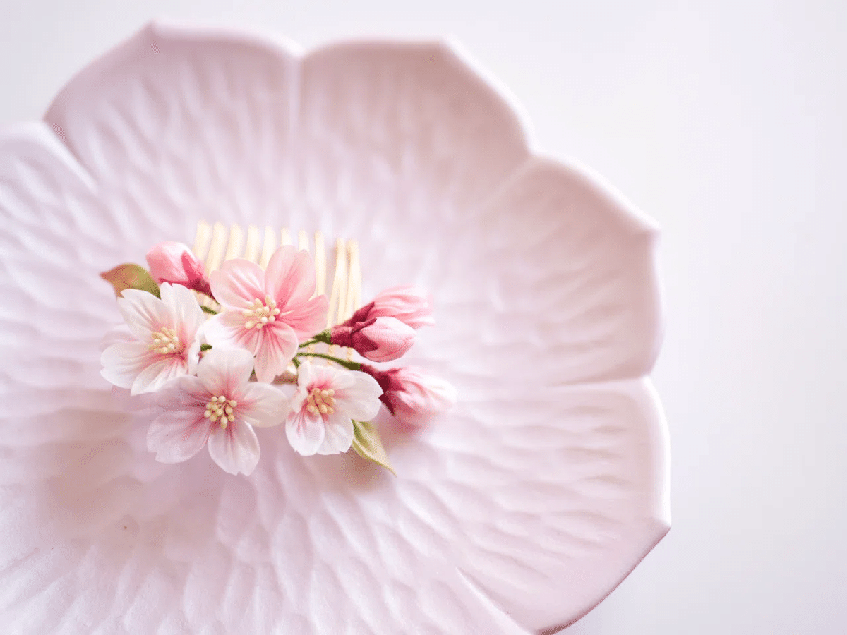 裏まで美しい！つまみ細工のコームの組み上げ方（桜のコーム）｜蒼菊