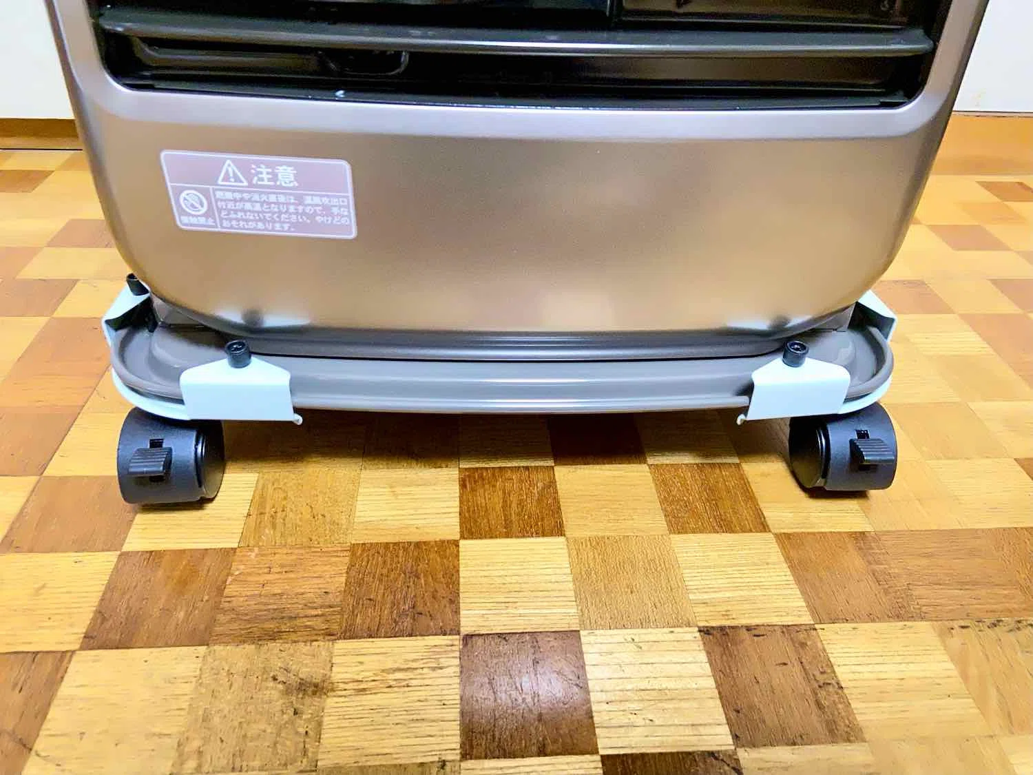 コジットの石油ファンヒーター用キャスターで移動が楽に！｜ミズシー