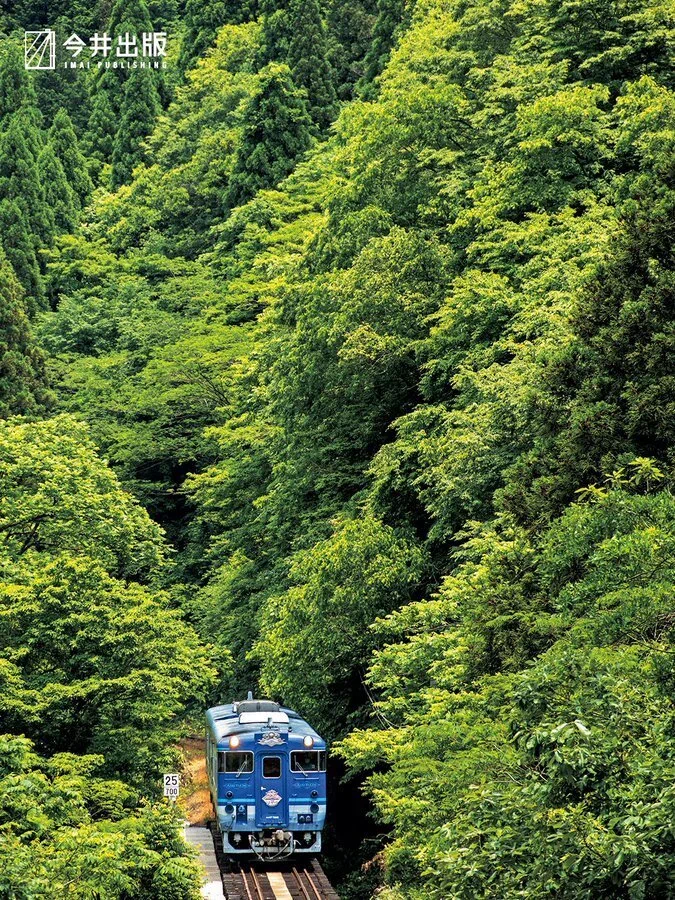 戻っては進む、その先へと続く物語 ──木次線写真集2［承継］｜今井出版