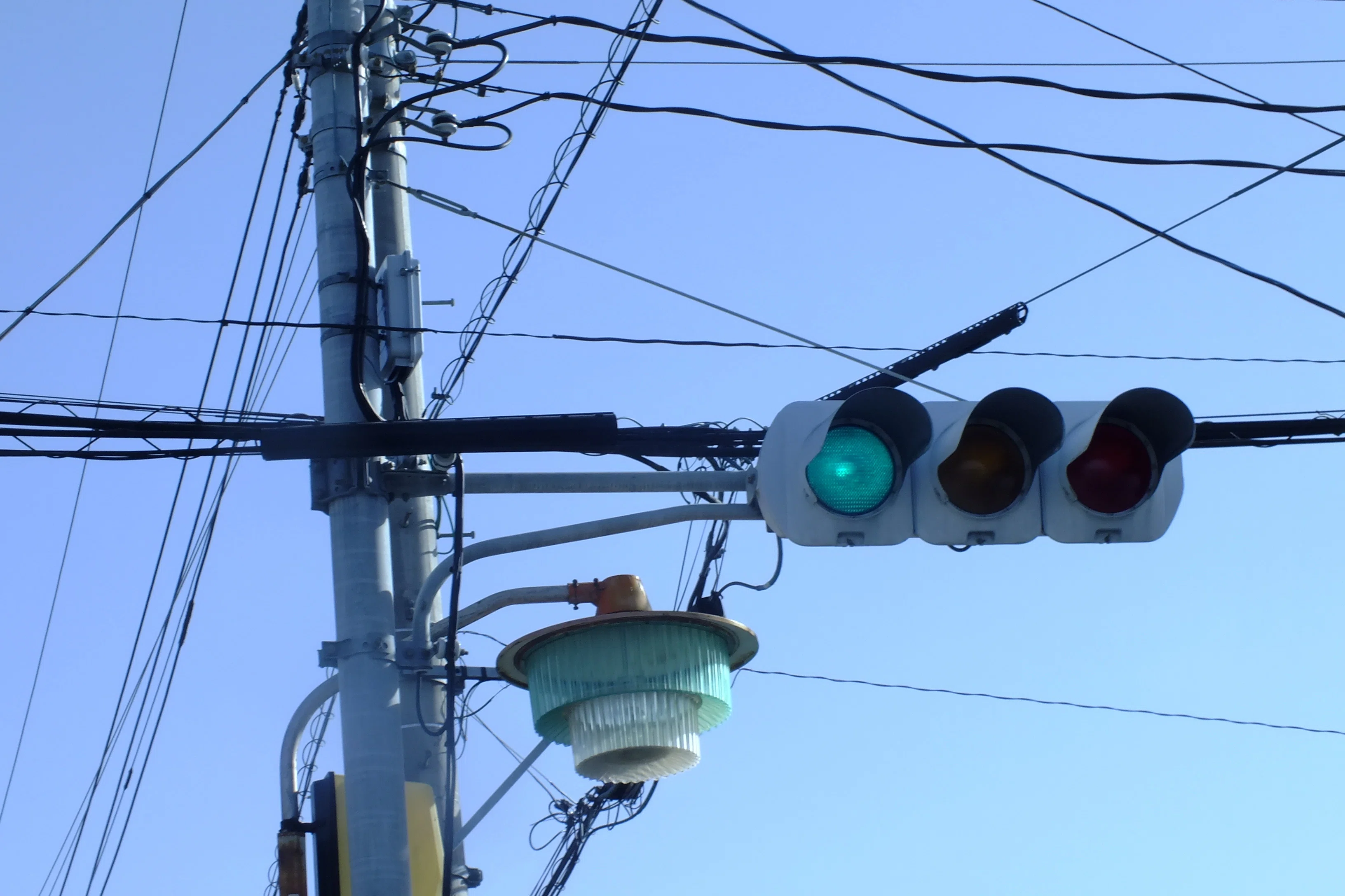 K19-102】本庄市栄3丁目、西富田にある小糸D型ブツブツレンズ250