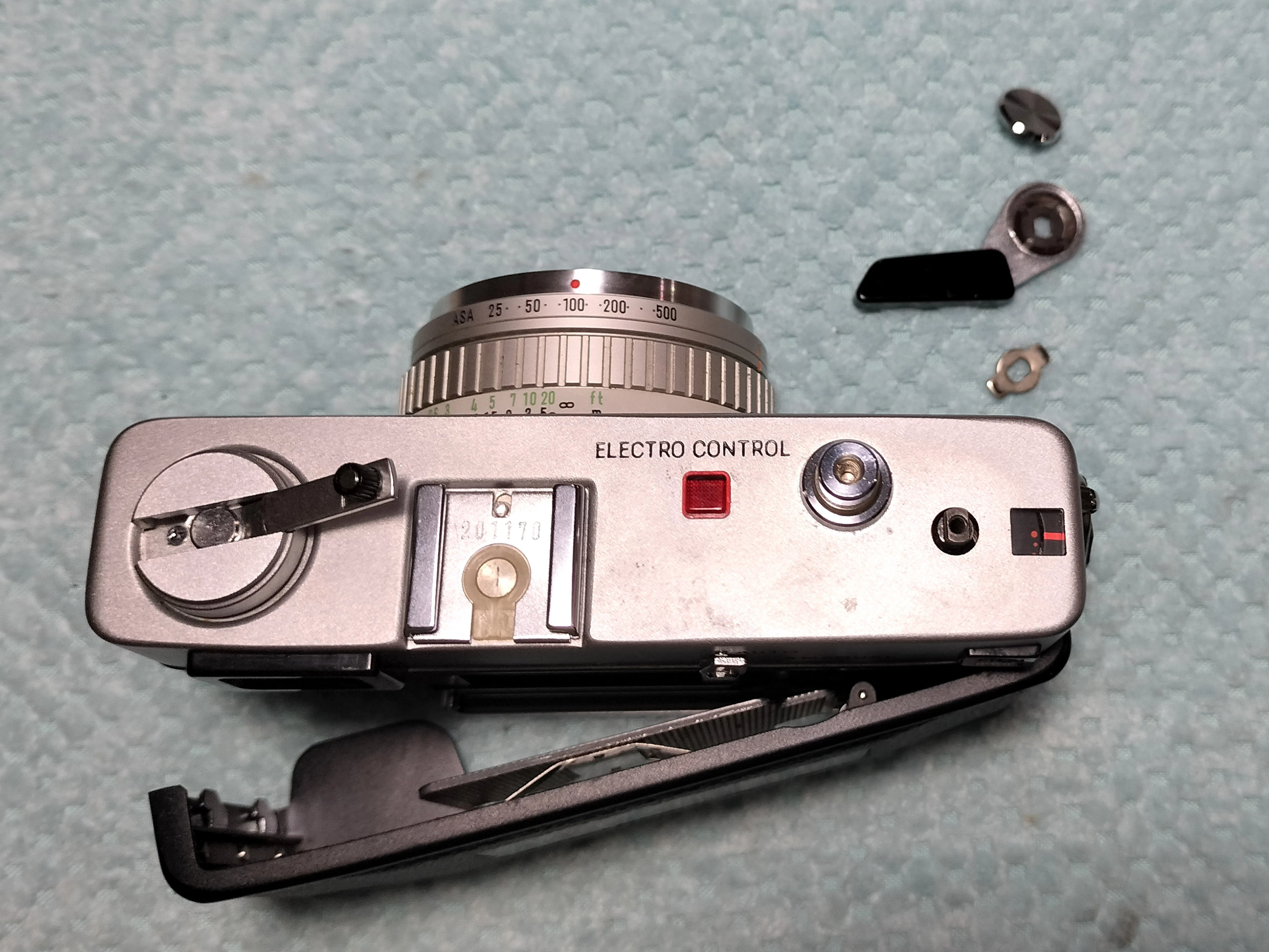 Minolta Hi-Matic Eの分解｜フィルムカメラ修理のアクアカメラ