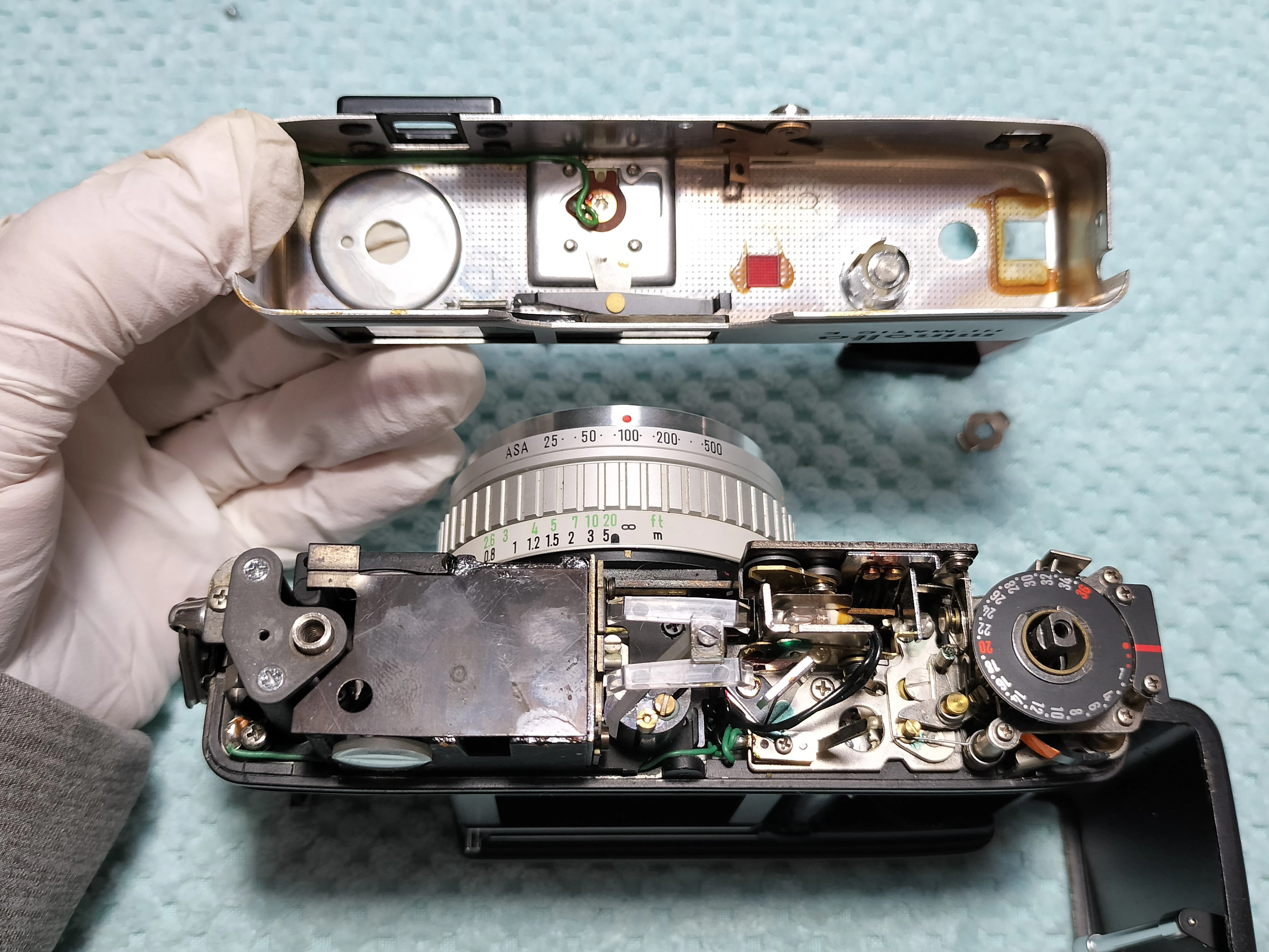 Minolta Hi-Matic Eの分解｜フィルムカメラ修理のアクアカメラ