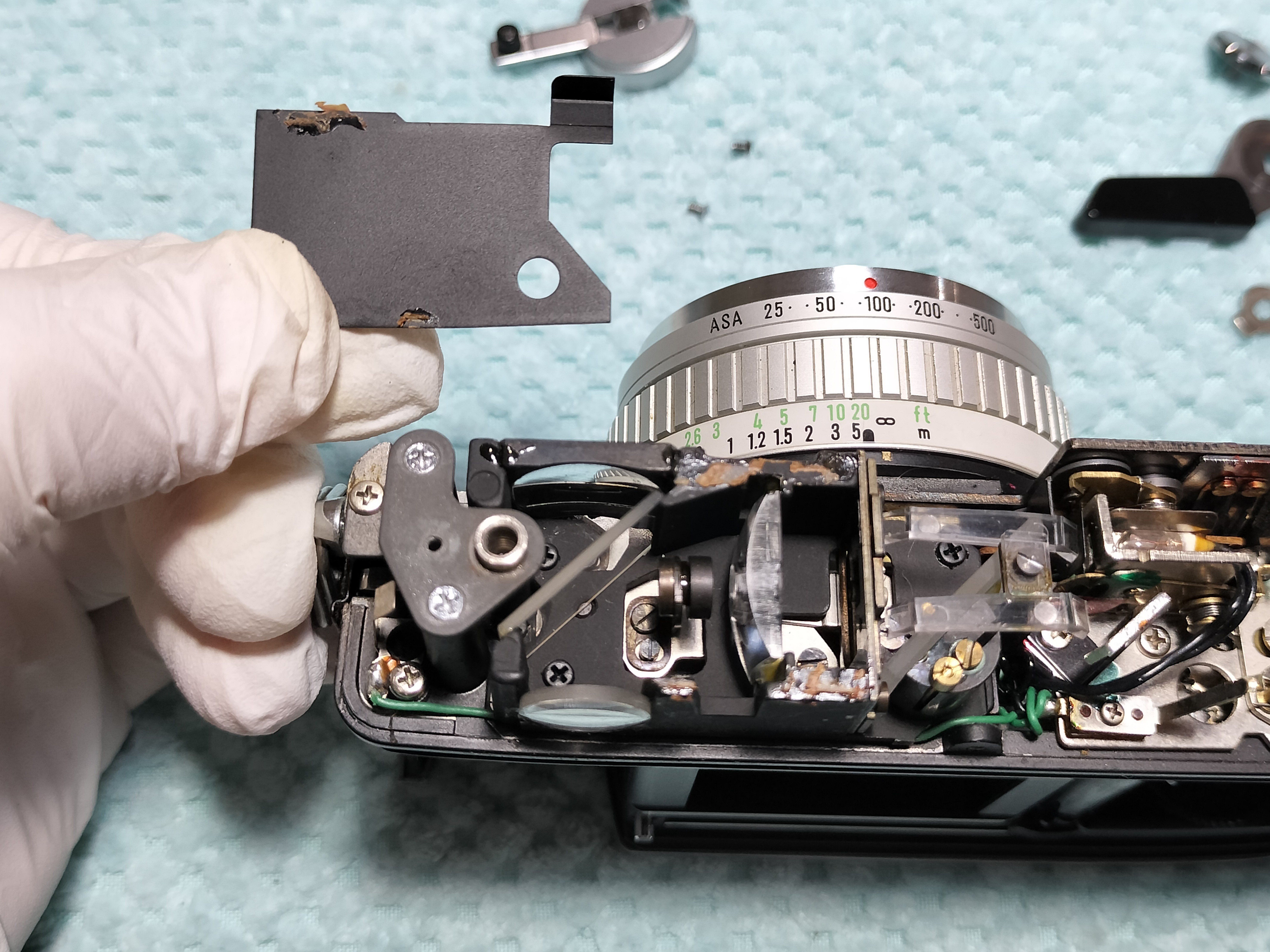 Minolta Hi-Matic Eの分解｜フィルムカメラ修理のアクアカメラ