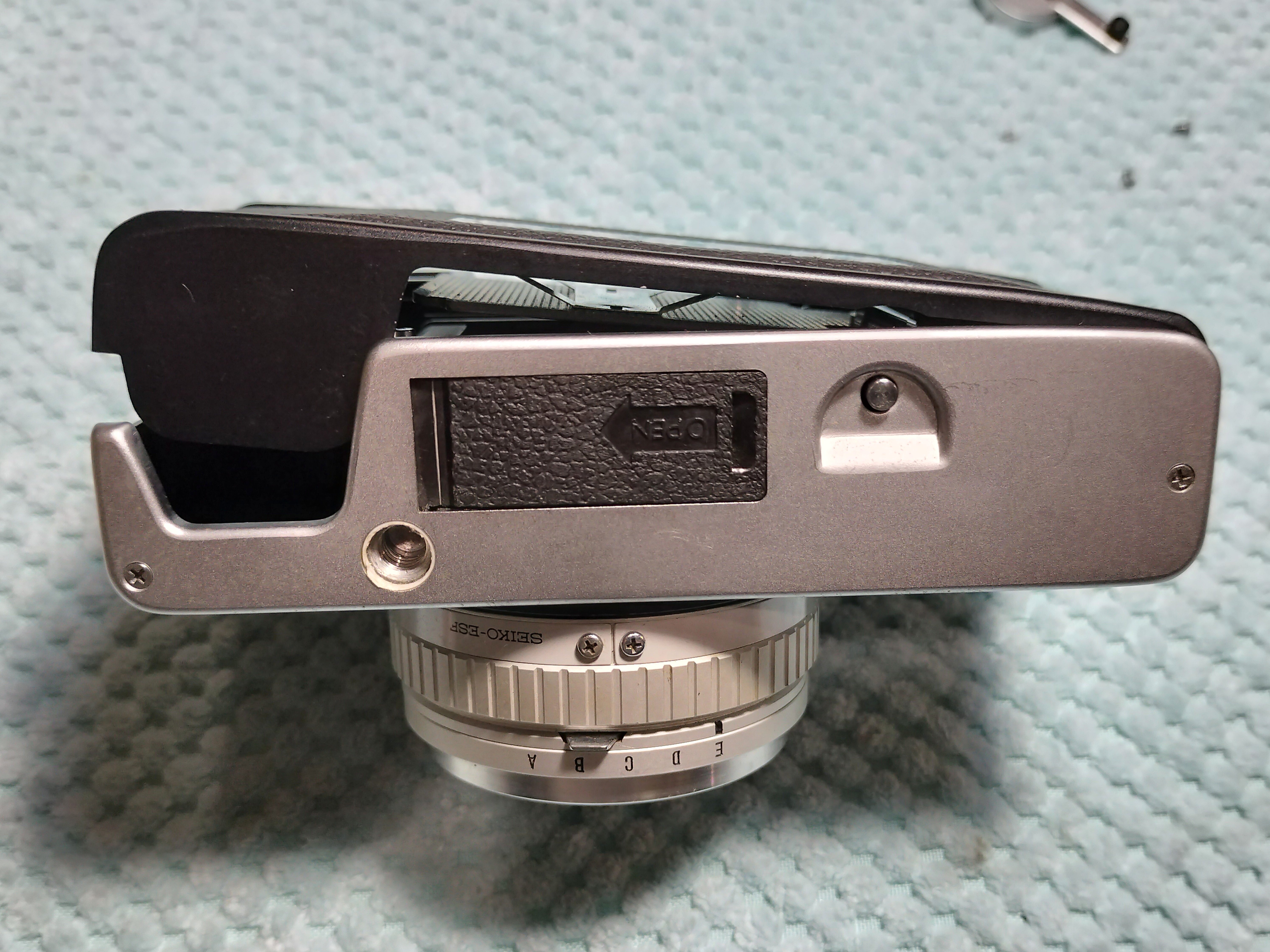 Minolta Hi-Matic Eの分解｜フィルムカメラ修理のアクアカメラ