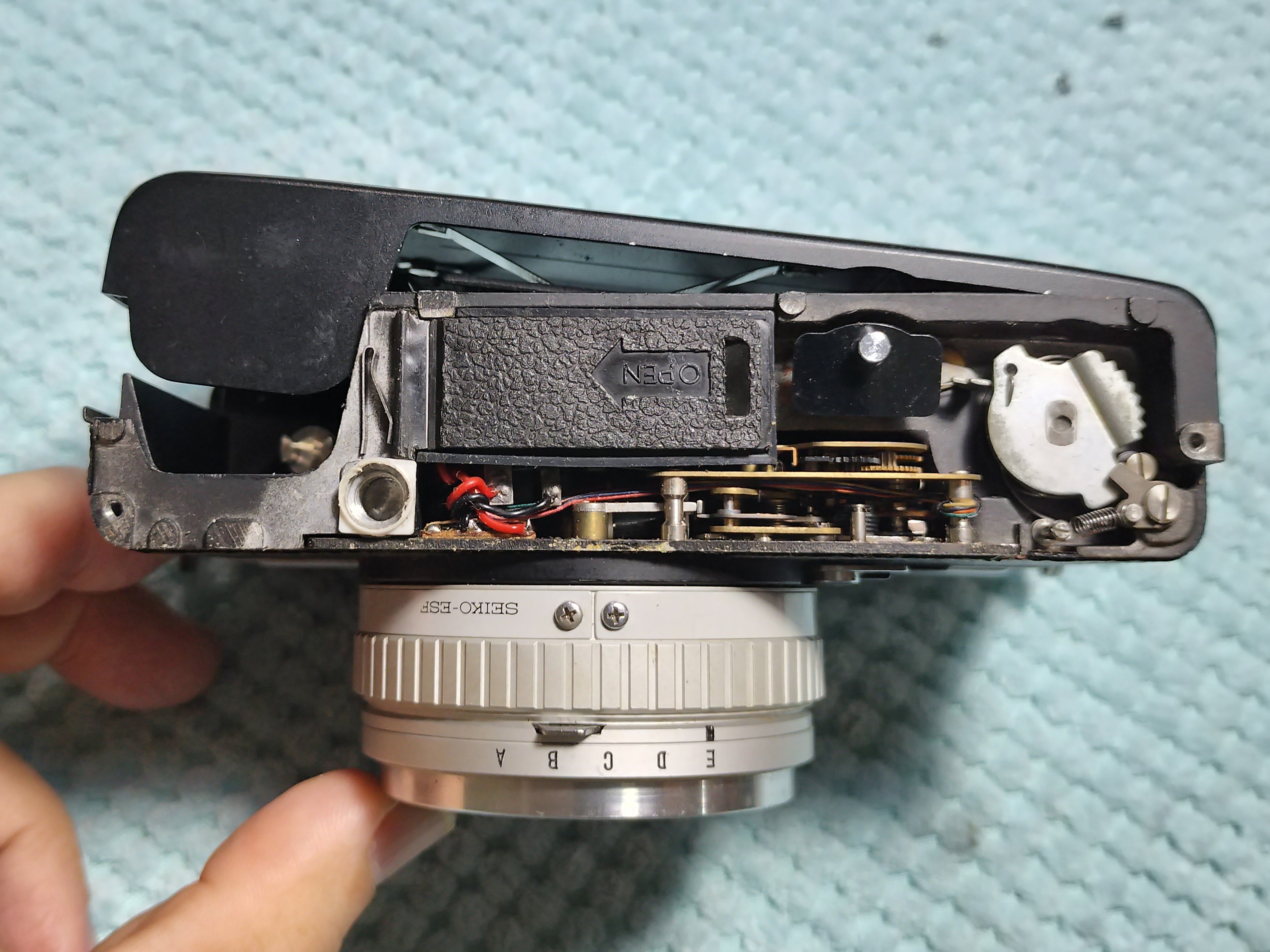 Minolta Hi-Matic Eの分解｜フィルムカメラ修理のアクアカメラ