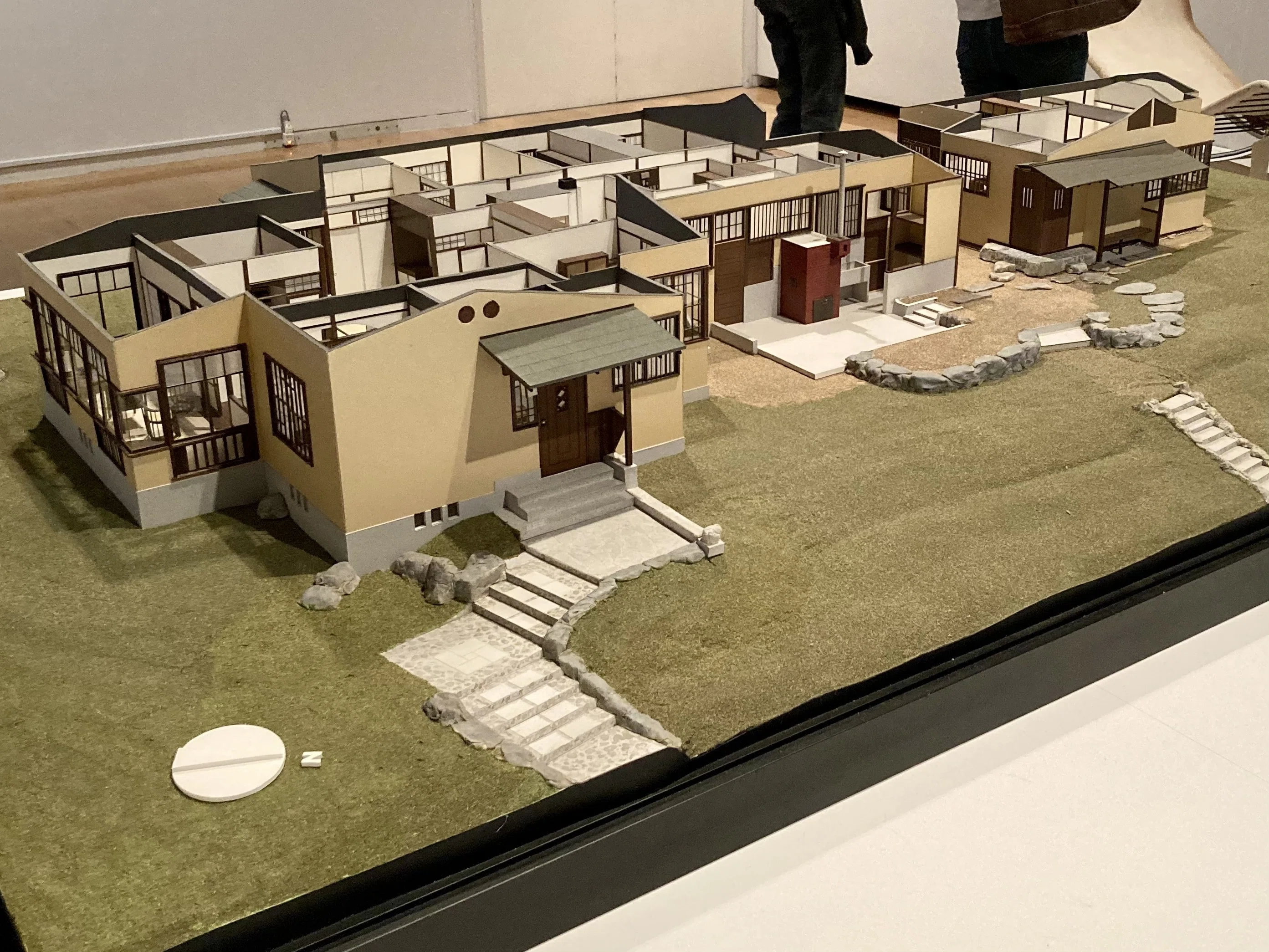 リビング・モダニティ 住まいの実験 1920s－1970s ＠兵庫県立美術館 へ