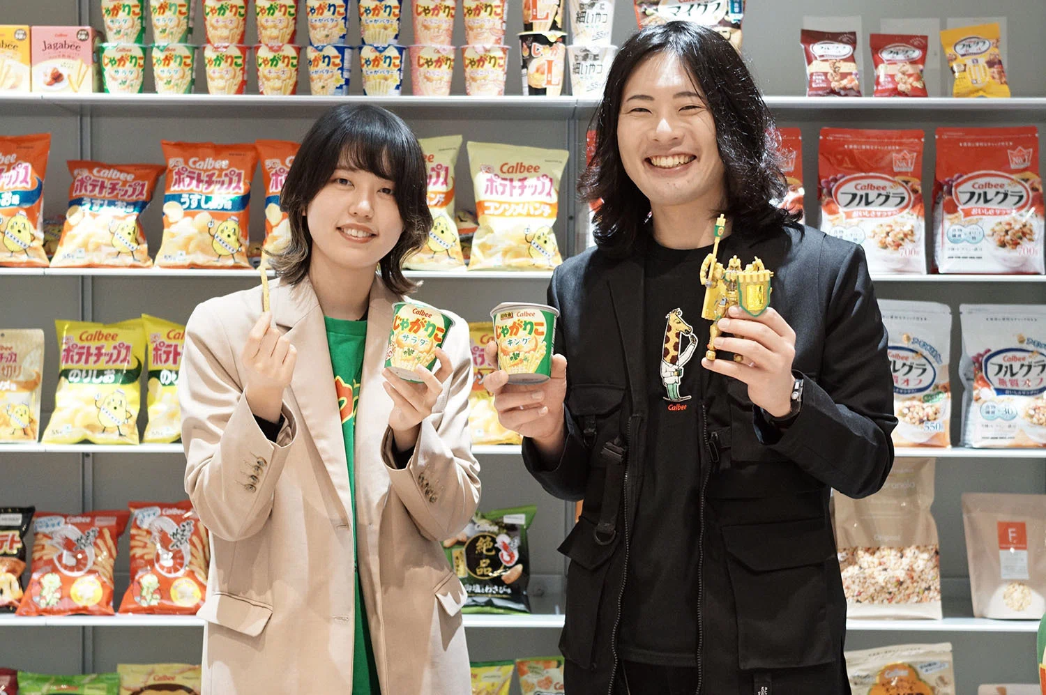 対談】お菓子とおもちゃの“まさかの出会い”。「超合金 じゃがりこ