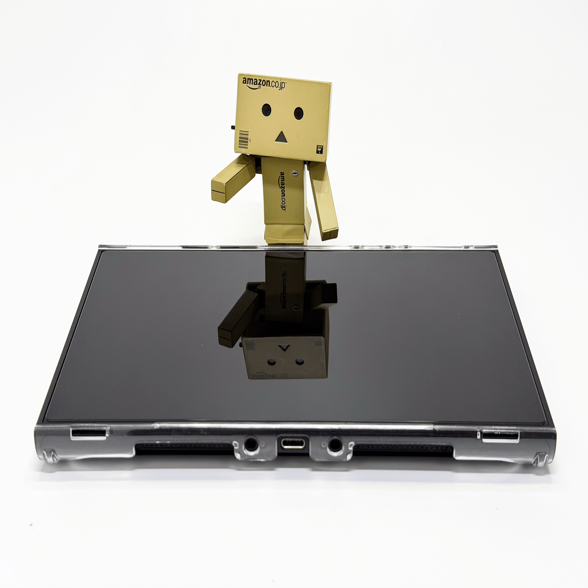 Switch2にアンチグレアフィルムを貼って自分の顔が映り込むストレス