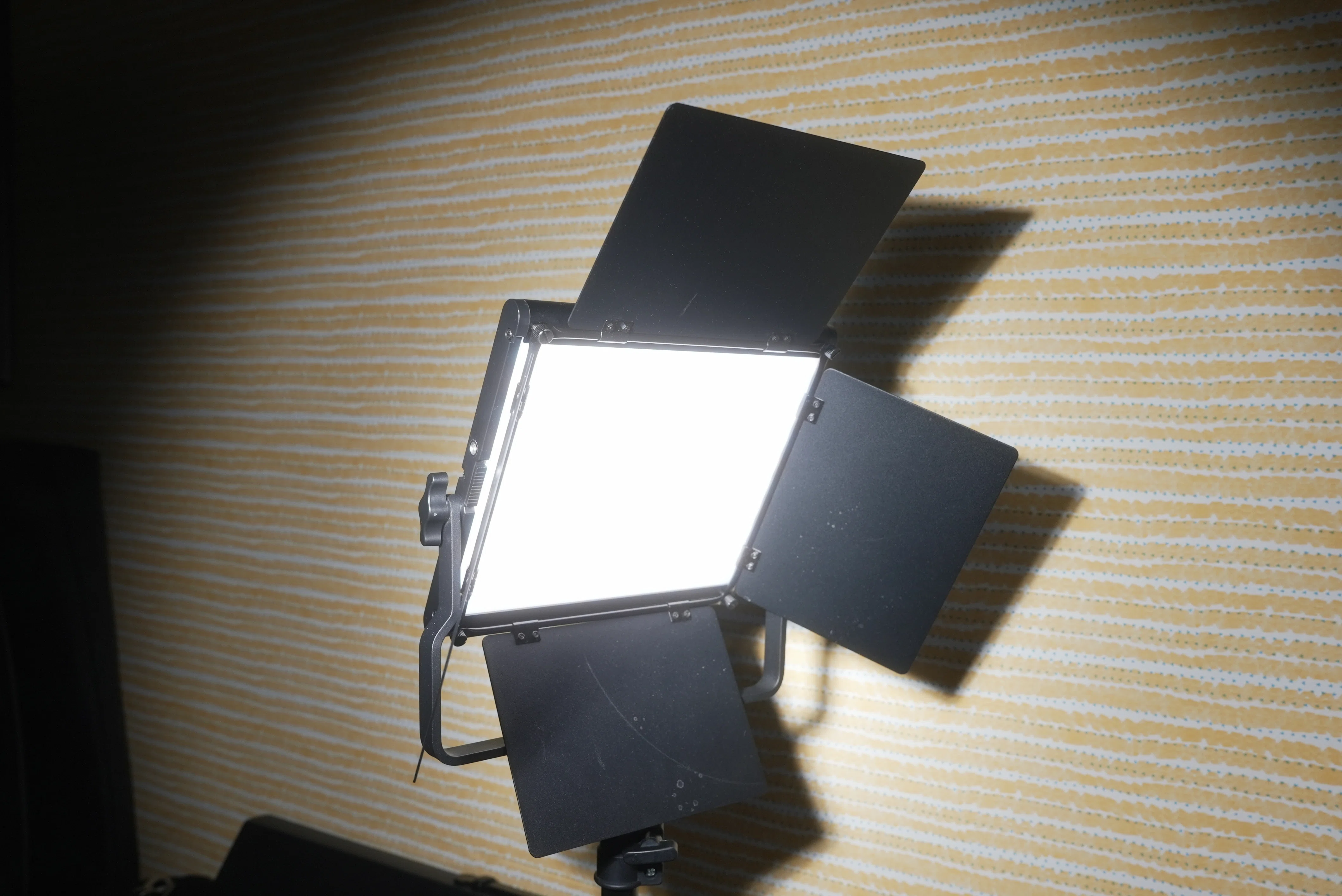 新しいLEDライトFOSITAN L4500Kを導入｜ブツ撮りも家族写真もパワー