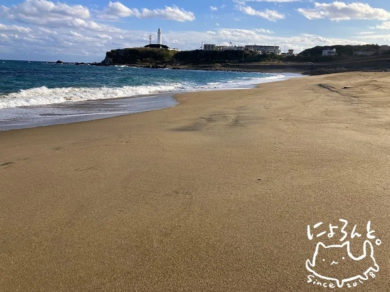 日本の渚・百選にも選ばれた灯台とアーチの浜が美しい！銚子・君ヶ浜で