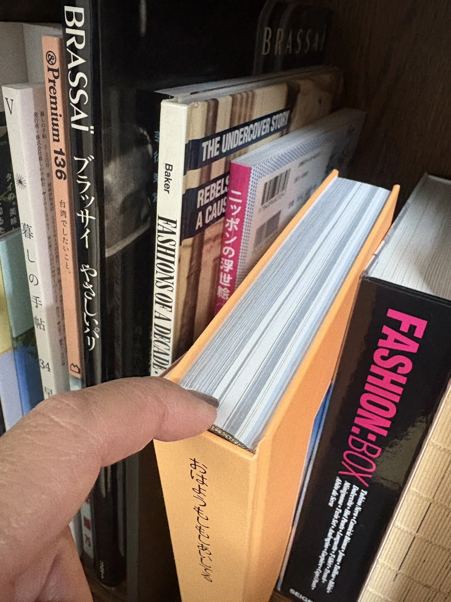 製本屋の立場から考えた 「本の取り出し方」｜渡邉製本株式会社