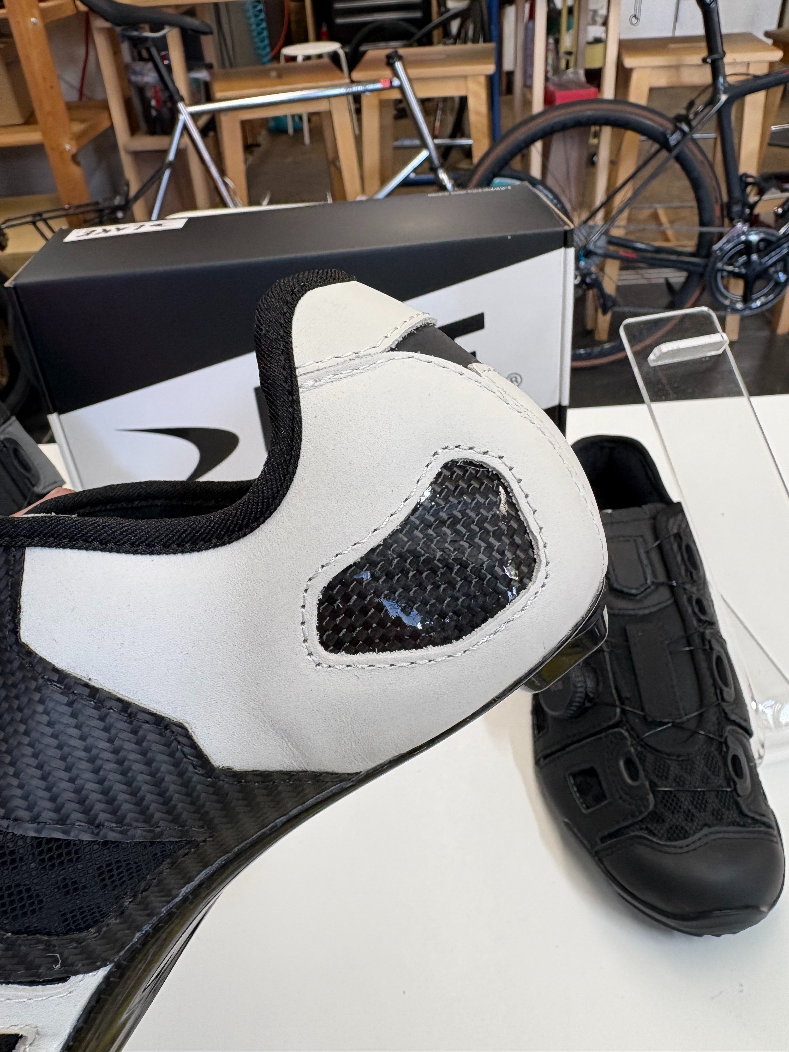 LAKE CX242 徹底解説｜外反母趾・幅広・甲高にも対応！6分割パネル×熱