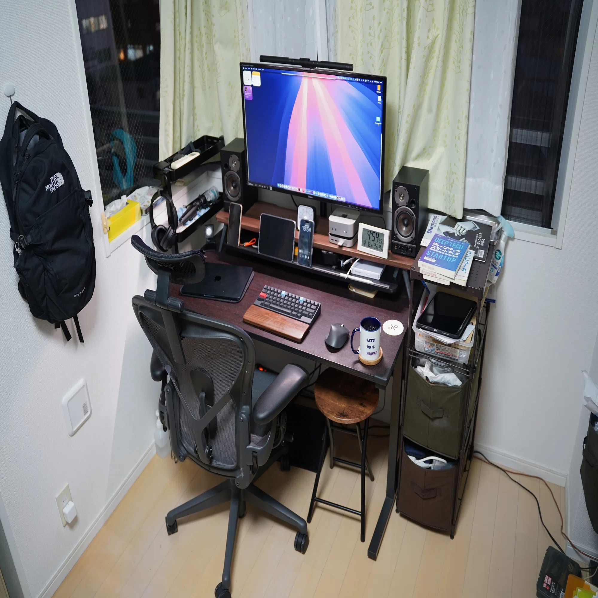 デスクツアー】港区麻布で100万円。東京タワーを見ながらMacで仕事する 