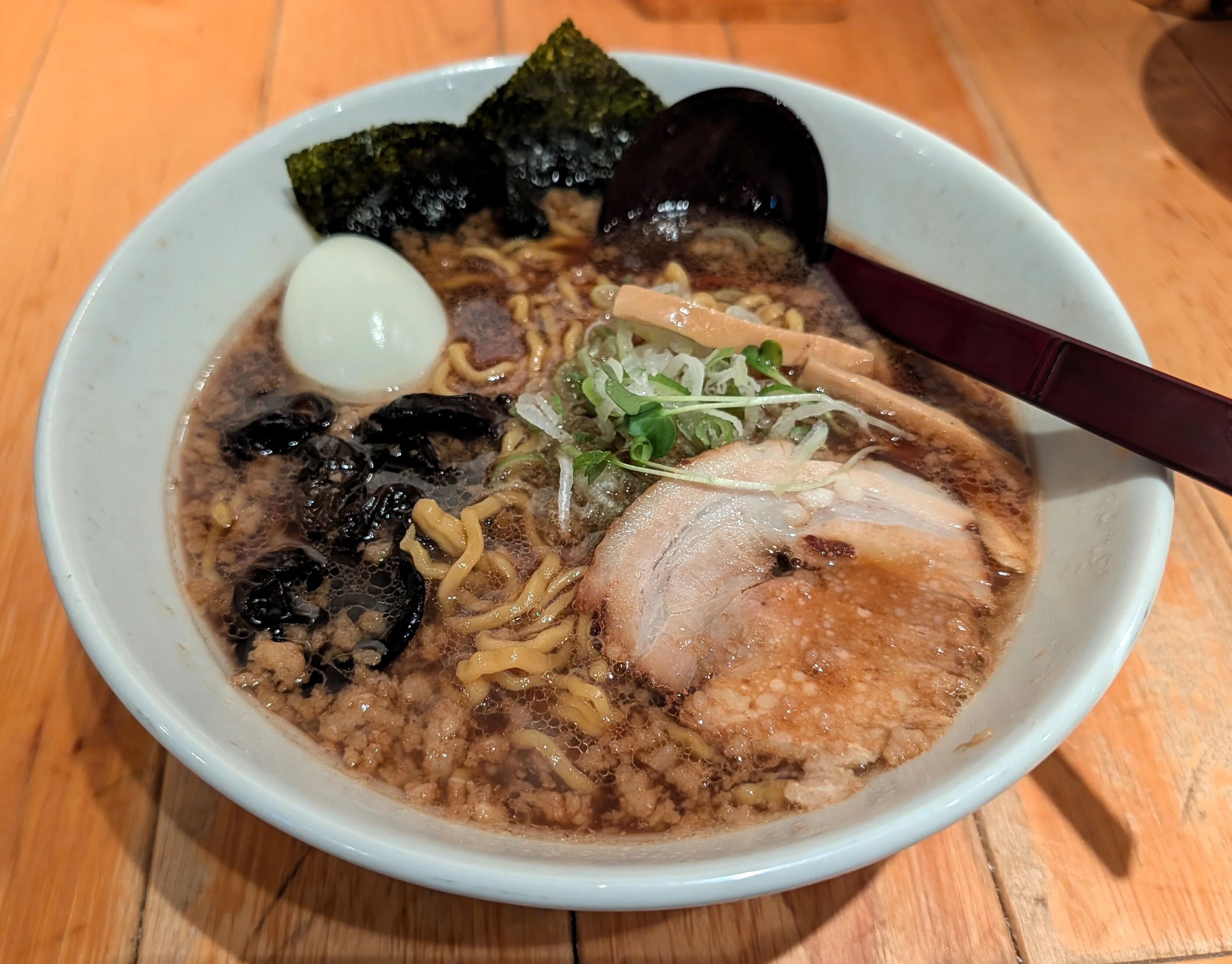 新千歳空港の北海道ラーメン道場／「白樺山荘」｜菅野ノリヒコ