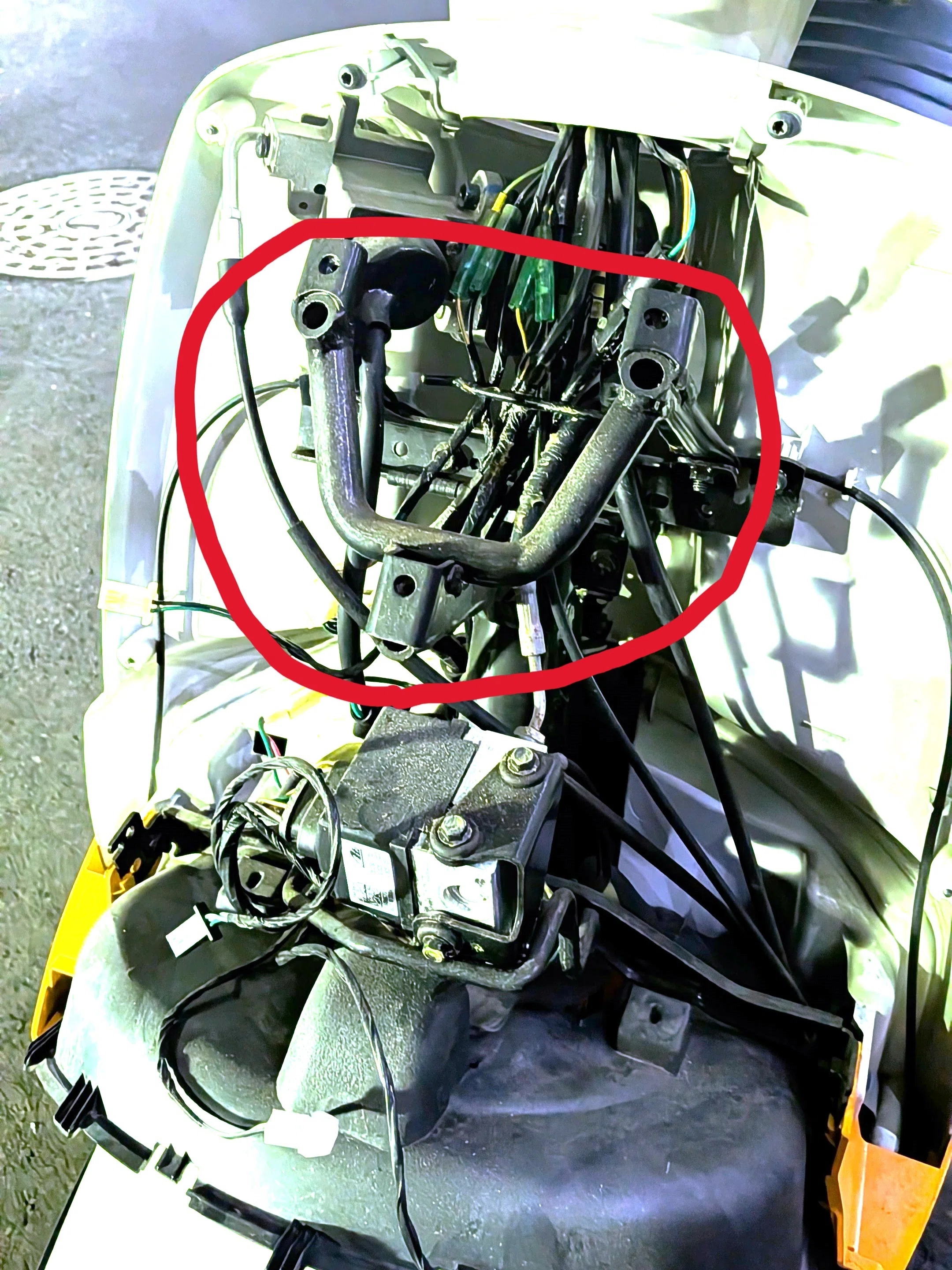 プジョージャンゴ125にフロントキャリア付けた｜おまめ