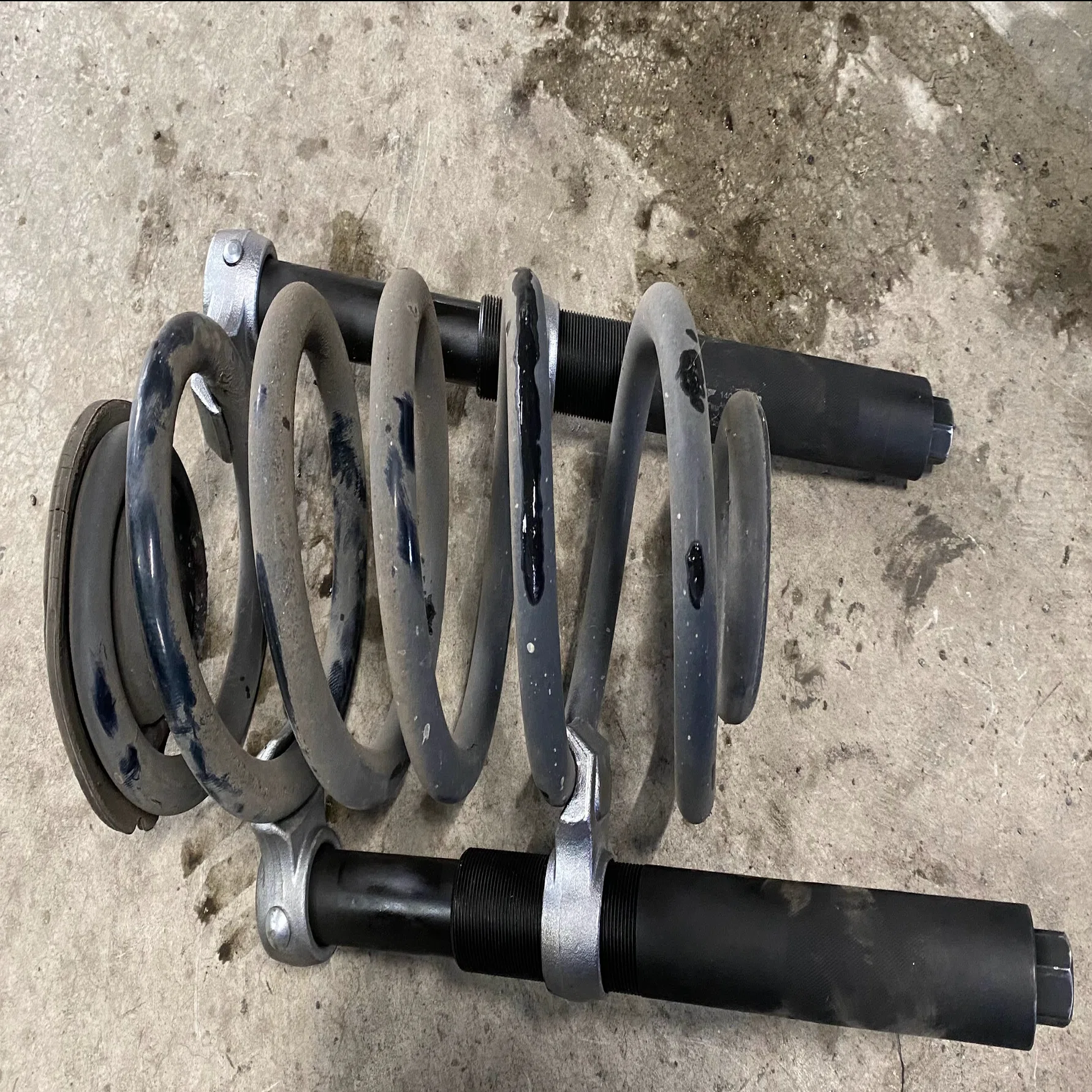 20系アルファード：10万km超で足回りリフレッシュ｜Weekend Garage 