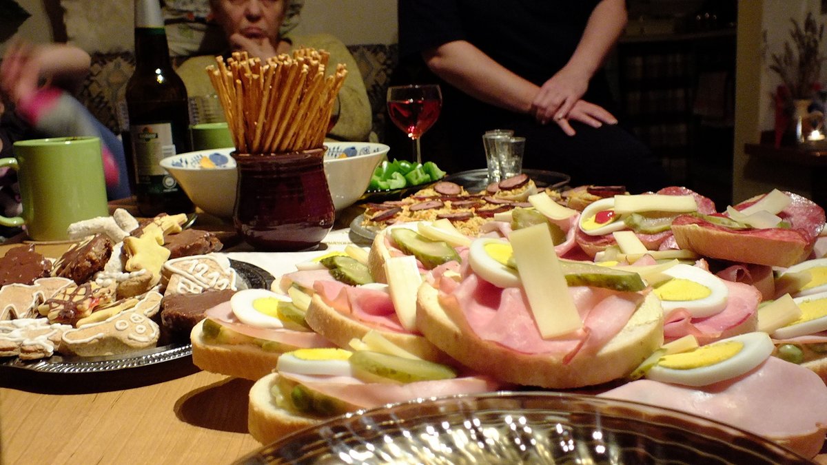 チェコ人がクリスマスに必ずする“ちょっと不思議な儀式”とは？｜Zmrzlinko_ズムルズリン子 2025チェコ親善アンバサダー + Mikeš  ミケシュ 広報