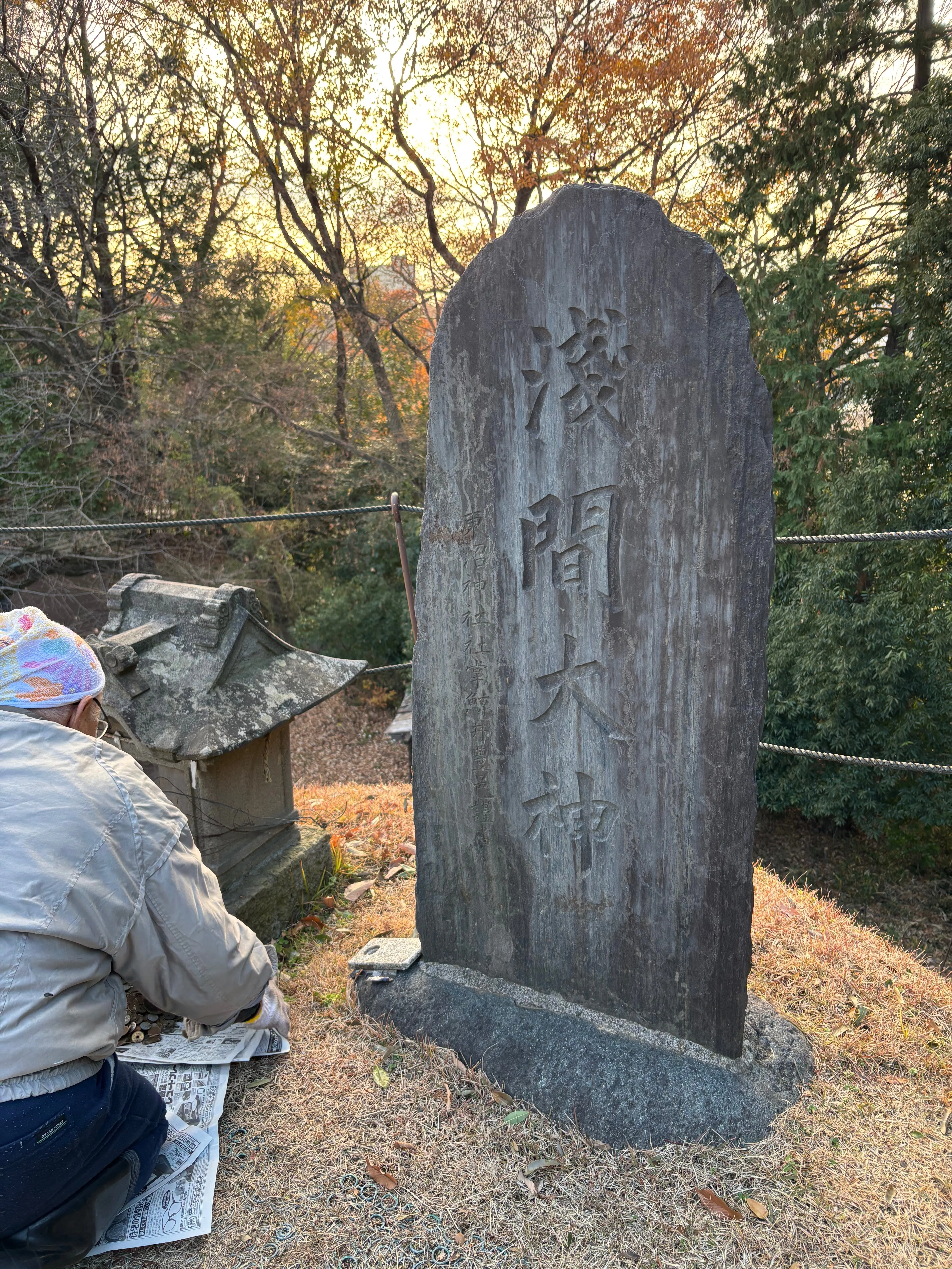 見沼富士を登ったら頂上で宮司さんに会いました。川口市の東沼神社です