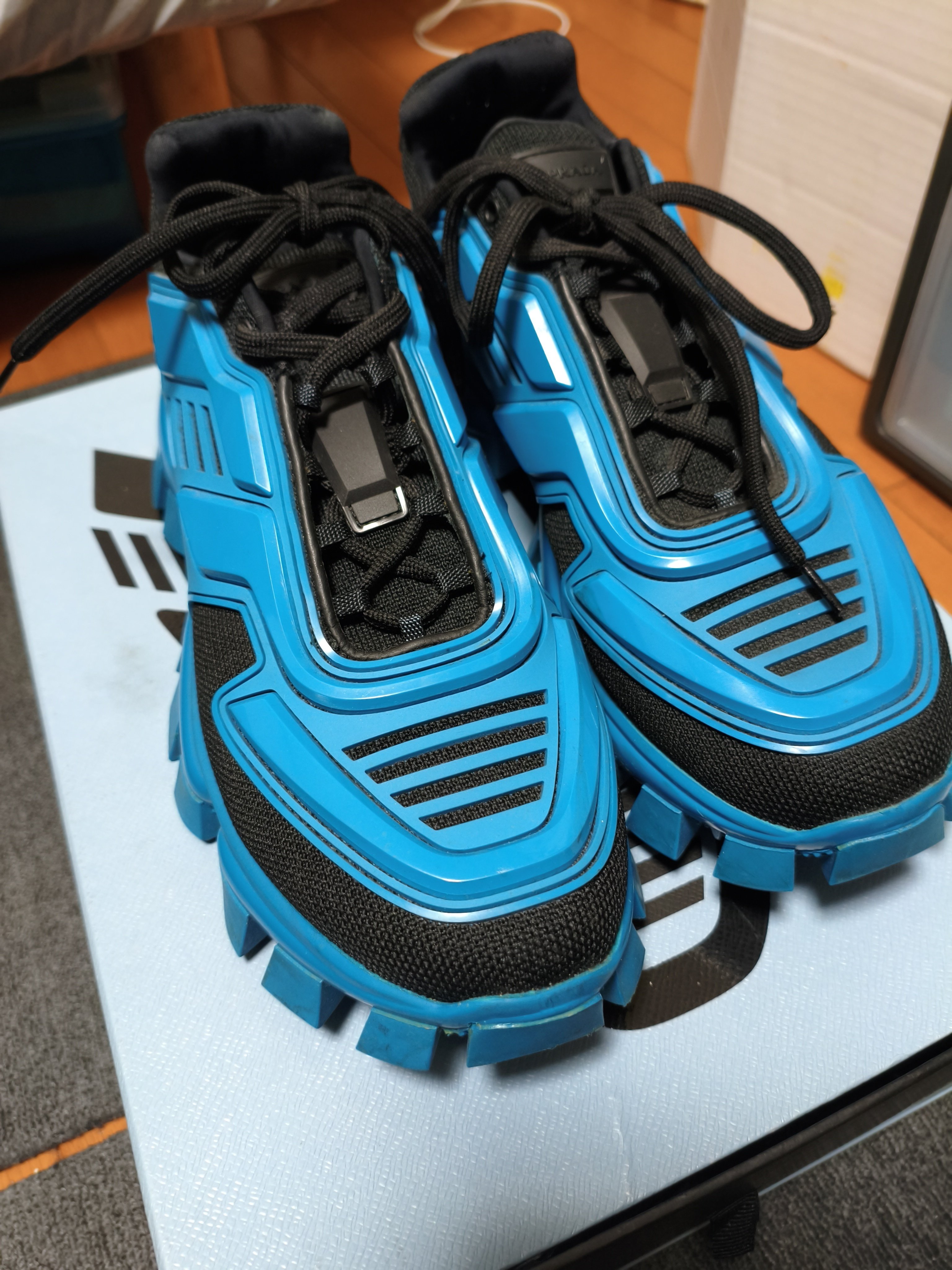 ド年末にPRADAのクラウドバストサンダーが欲しくなってきたんだが。｜taki