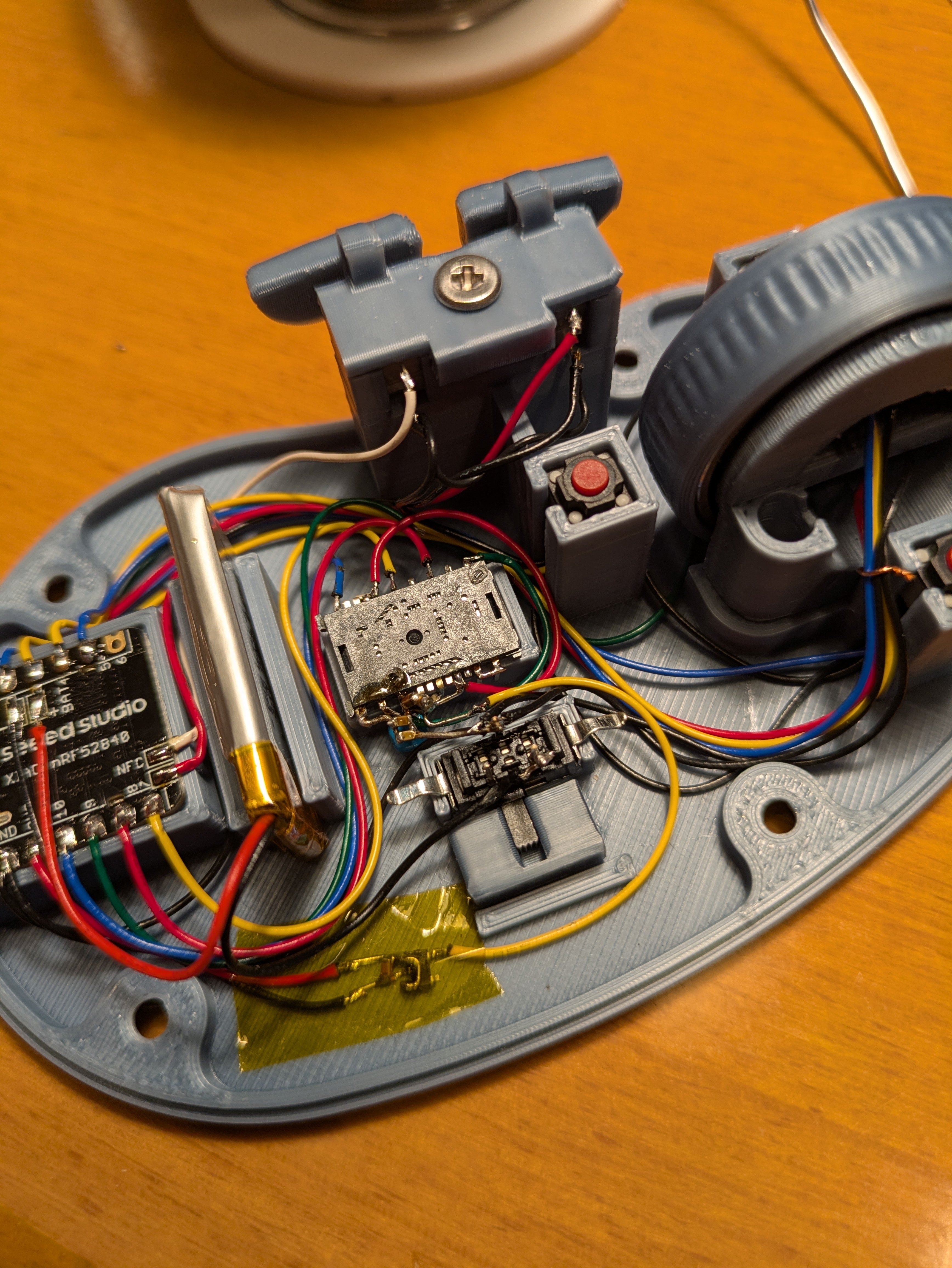 ボルボ　計基盤 2025年の入力デバイス｜84ix