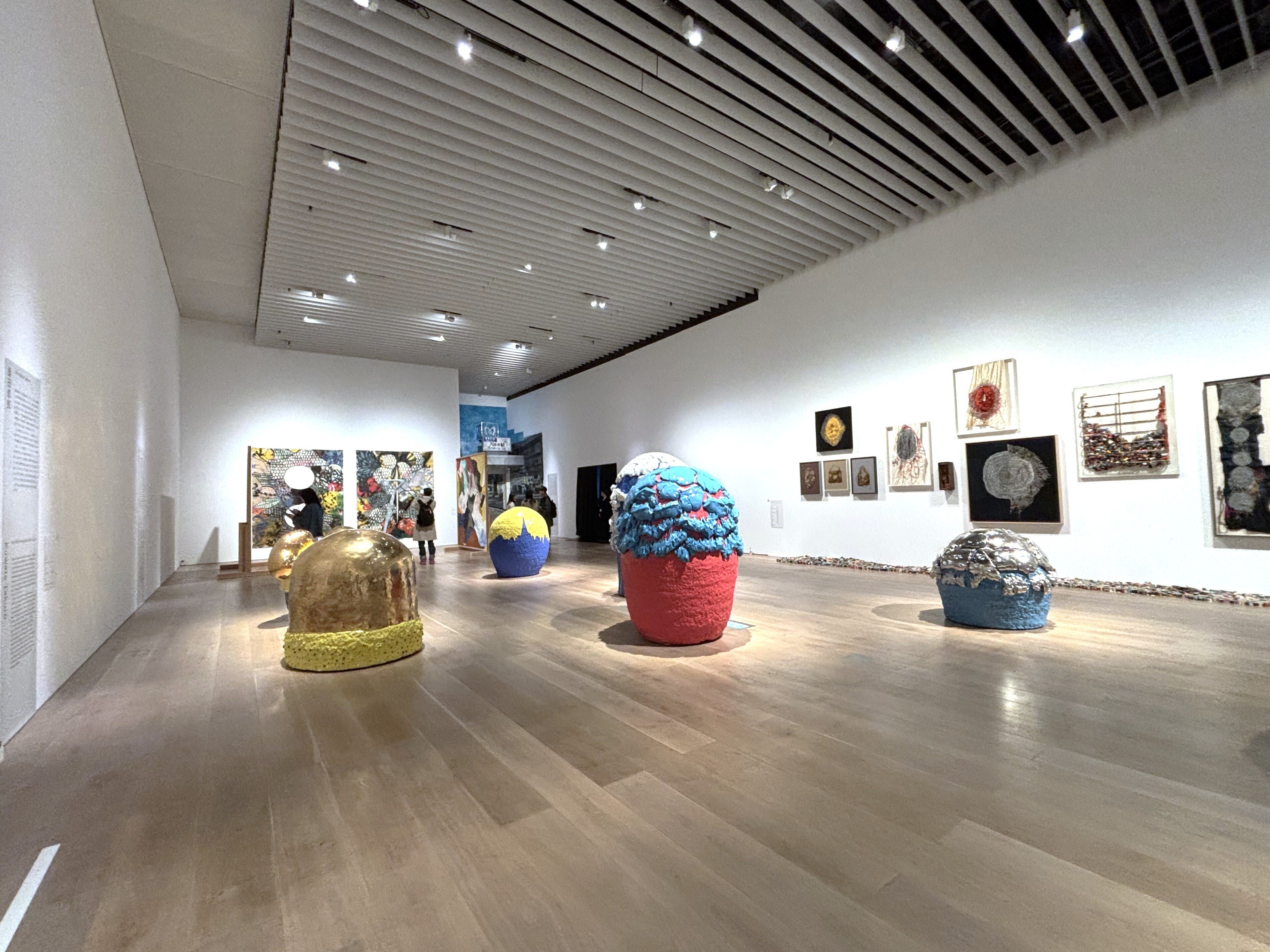 存在の大胆さに目を奪われて 桑田卓郎-六本木クロッシング2025@森