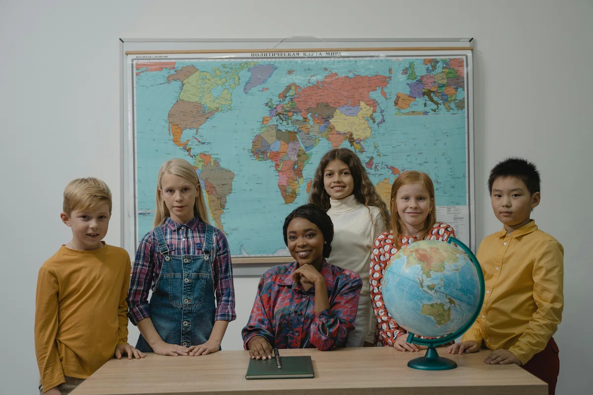 「母語」と「母国語」の違い、心の成長を支えるという視点から考える |国際教育フェア