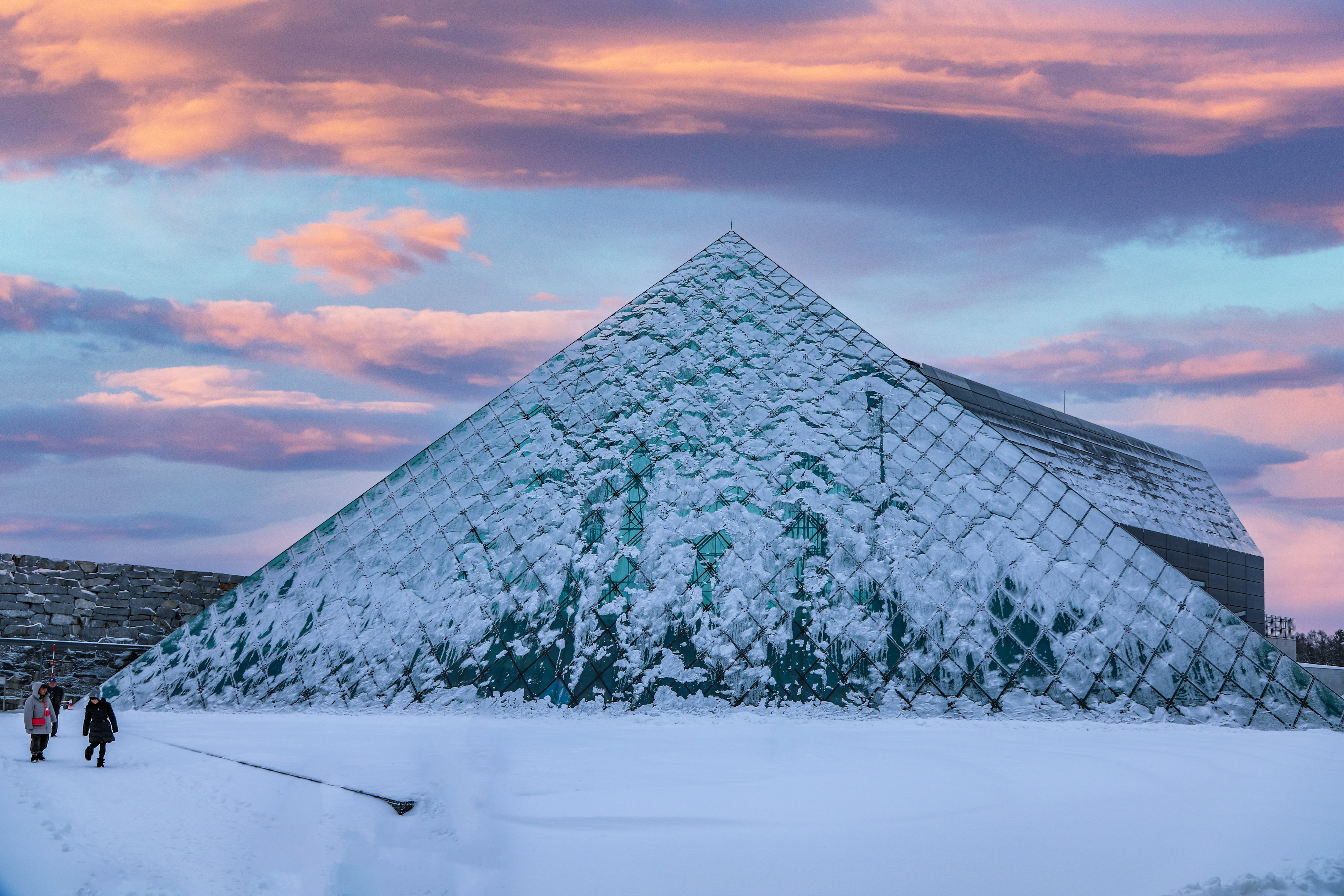 ガラスのピラミッド 