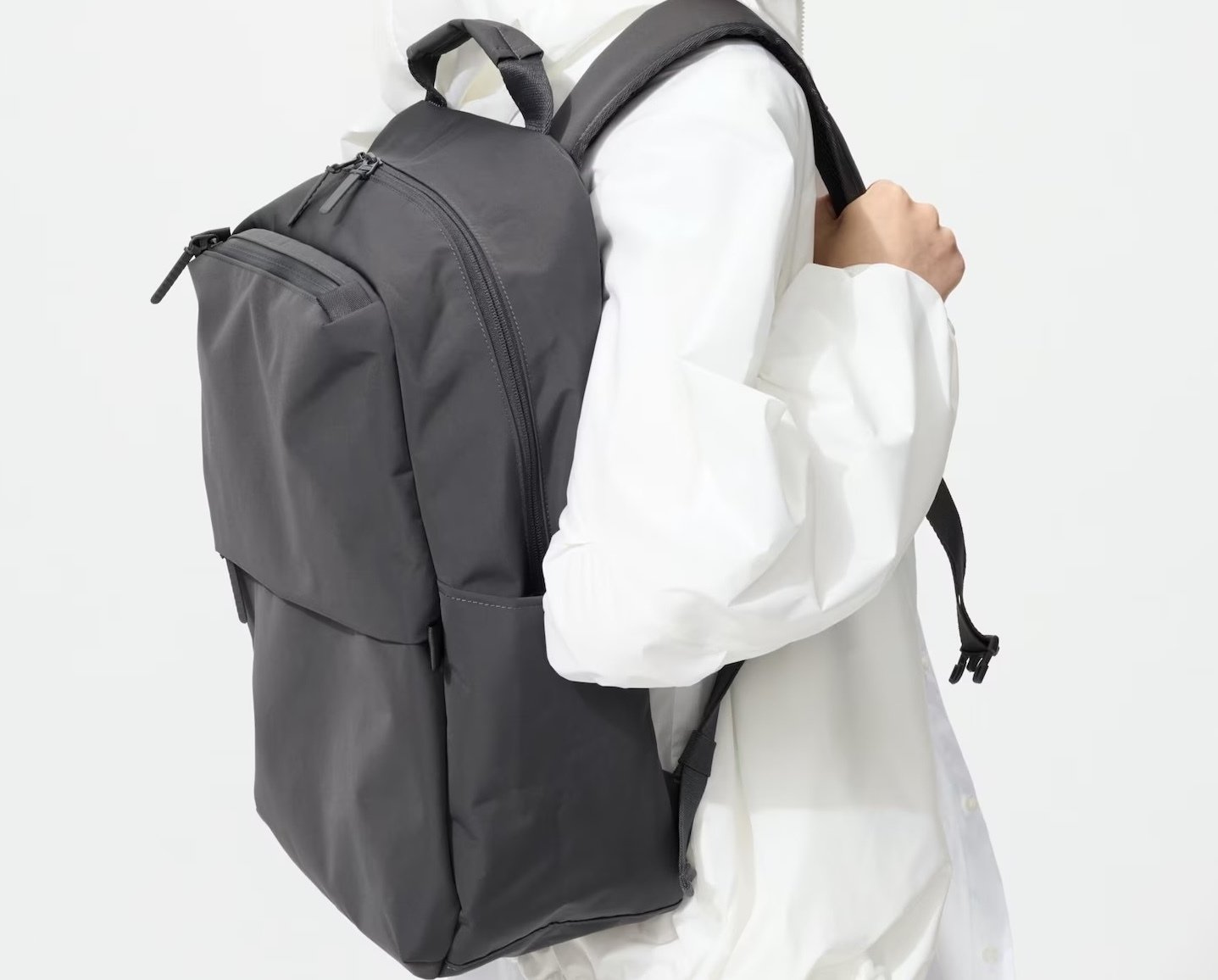 ユニクロ】20代サラリーマンが2025年に買ったリュックが最高だっ