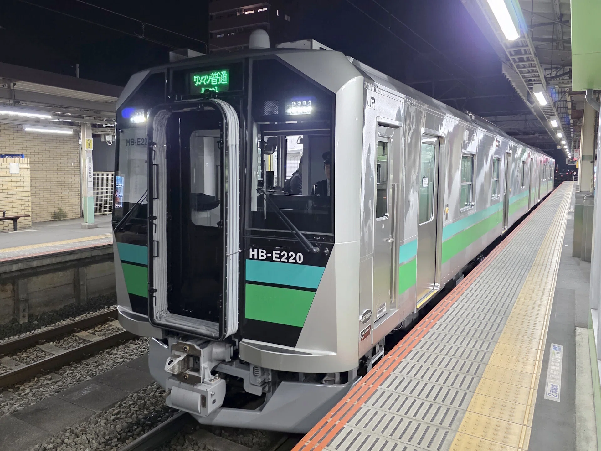 八高線の非電化区間に「発電機付き電車」が投入されました｜せう