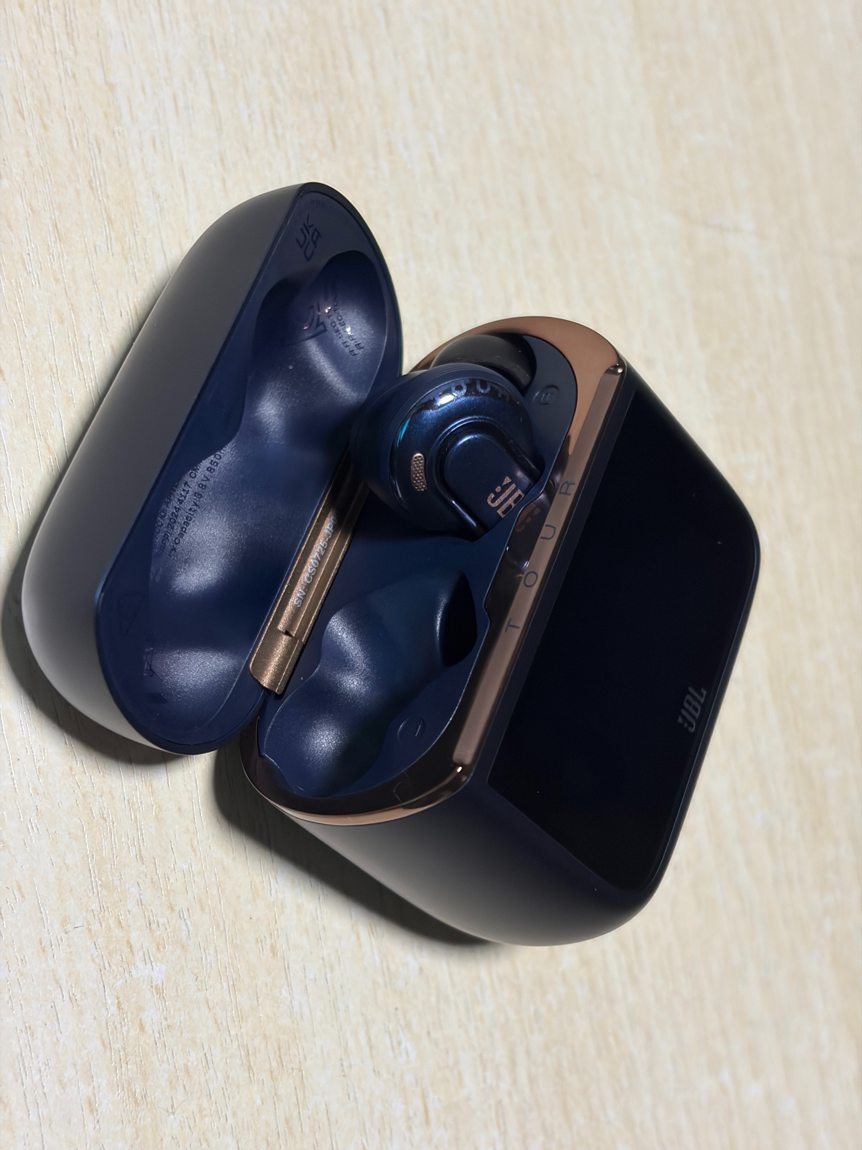 新品　限定カラー　JBL Tour Pro 3 ワイヤレスイヤホン　ネイビー Amazon.co.jp: 【Amazon.co.jp 限定】JBL TOUR PRO 3 ワイヤレス