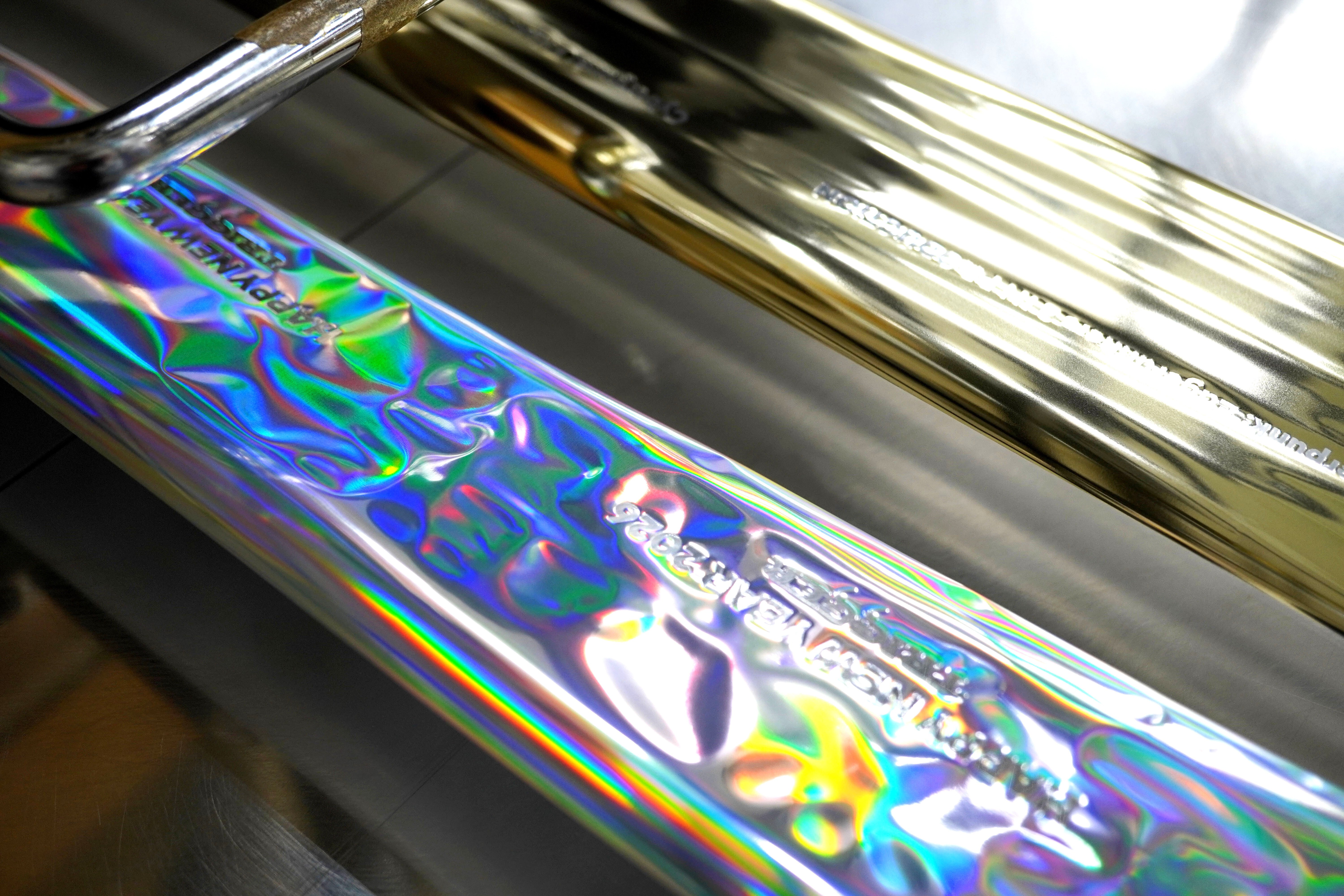 株式会社トリガー 2026年 年賀状 箔押し加工の裏側」｜コスモテック