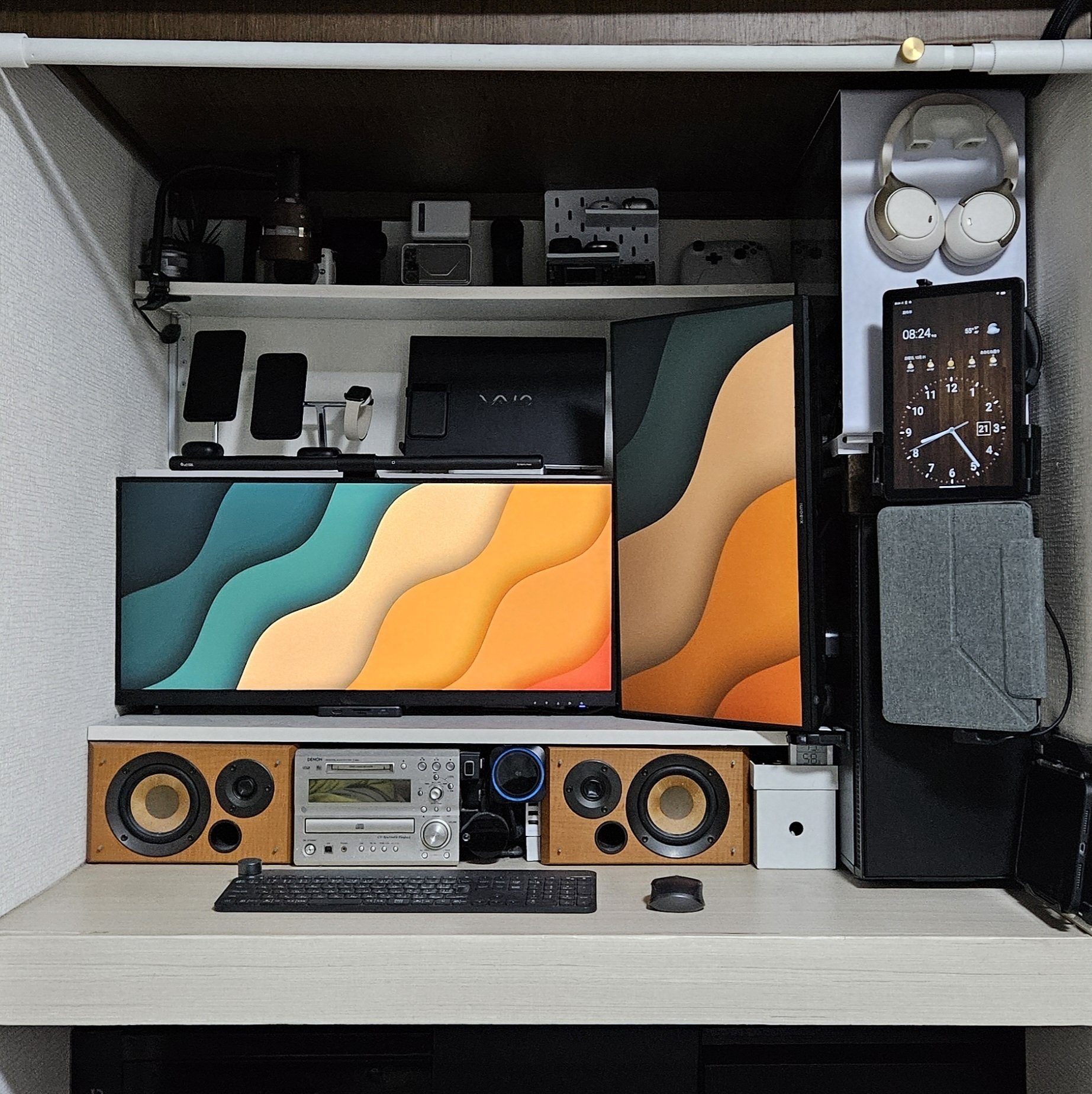 作業効率を「解像度」で。左右・上下のマルチモニター環境が守る『思考