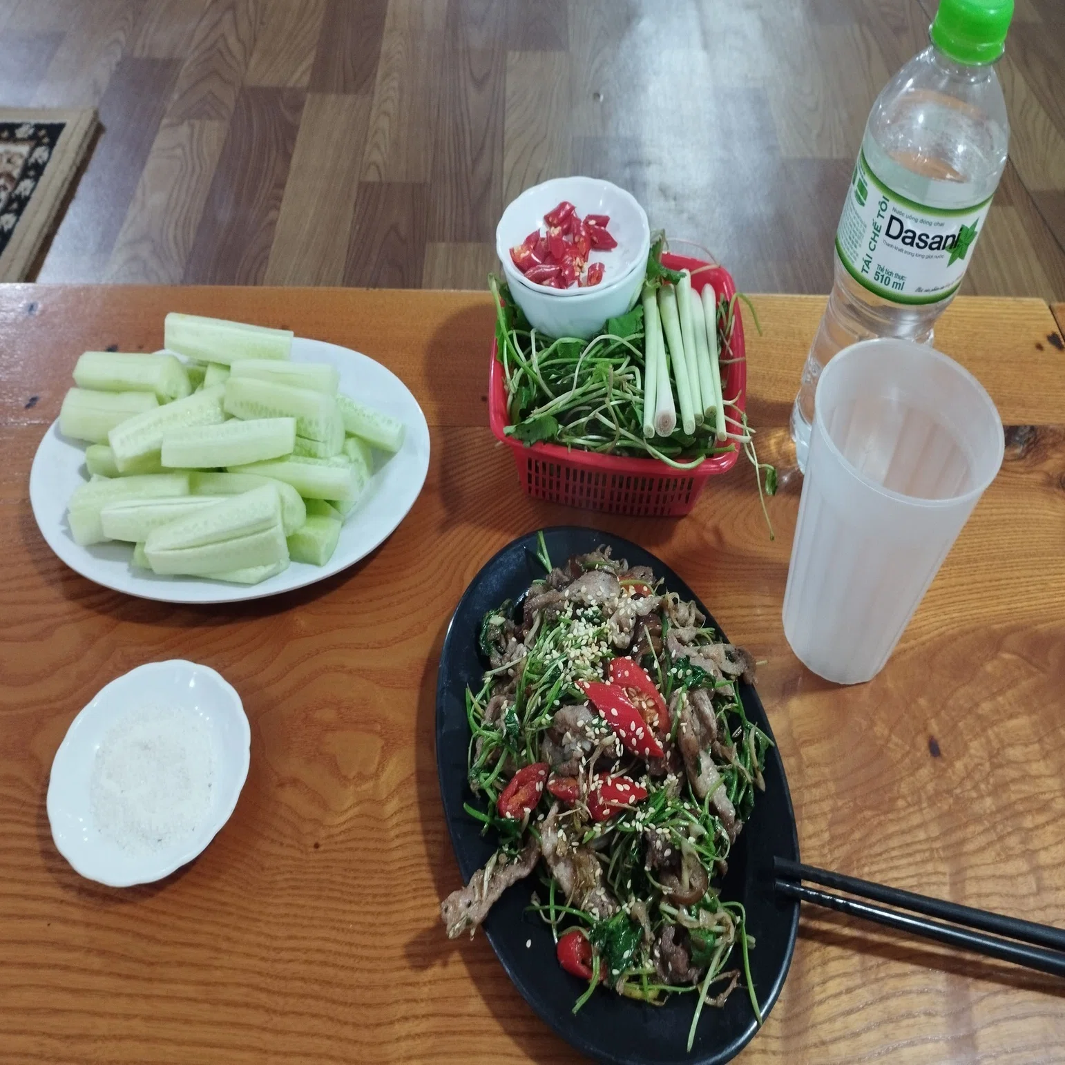 猫 食べる 国