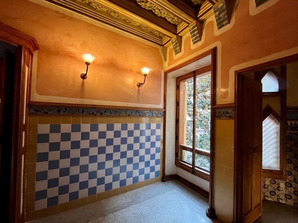 Barcelona5/バルセロナ5】 カサ・ビセンス - ガウディ初期の建築｜はな