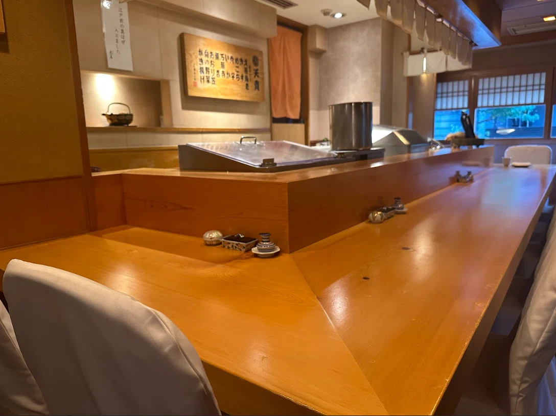 夜は10000円を超えるてんぷら専門店「天青」へ、2000円握り締めて